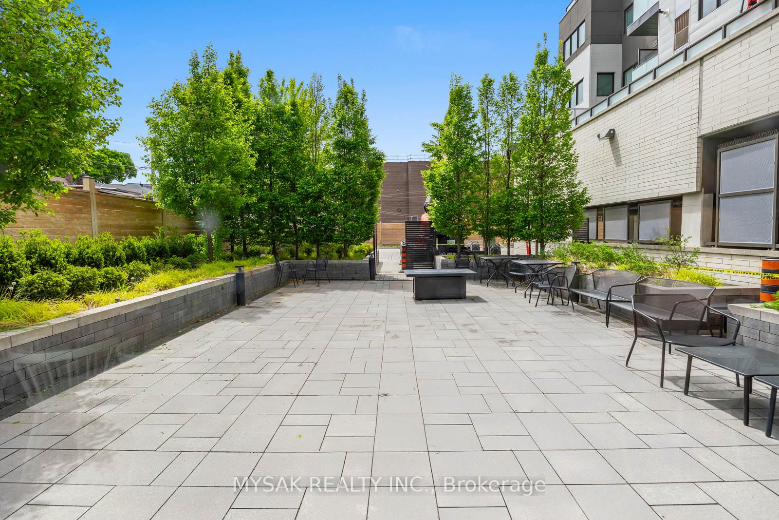 2 Bedrooms Condo at 385 Osler, Toronto For sale