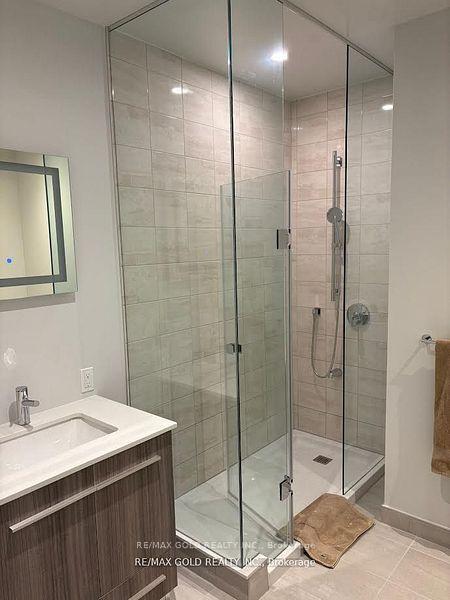 2 Bedrooms Condo at 8 Cumberland, Toronto For sale