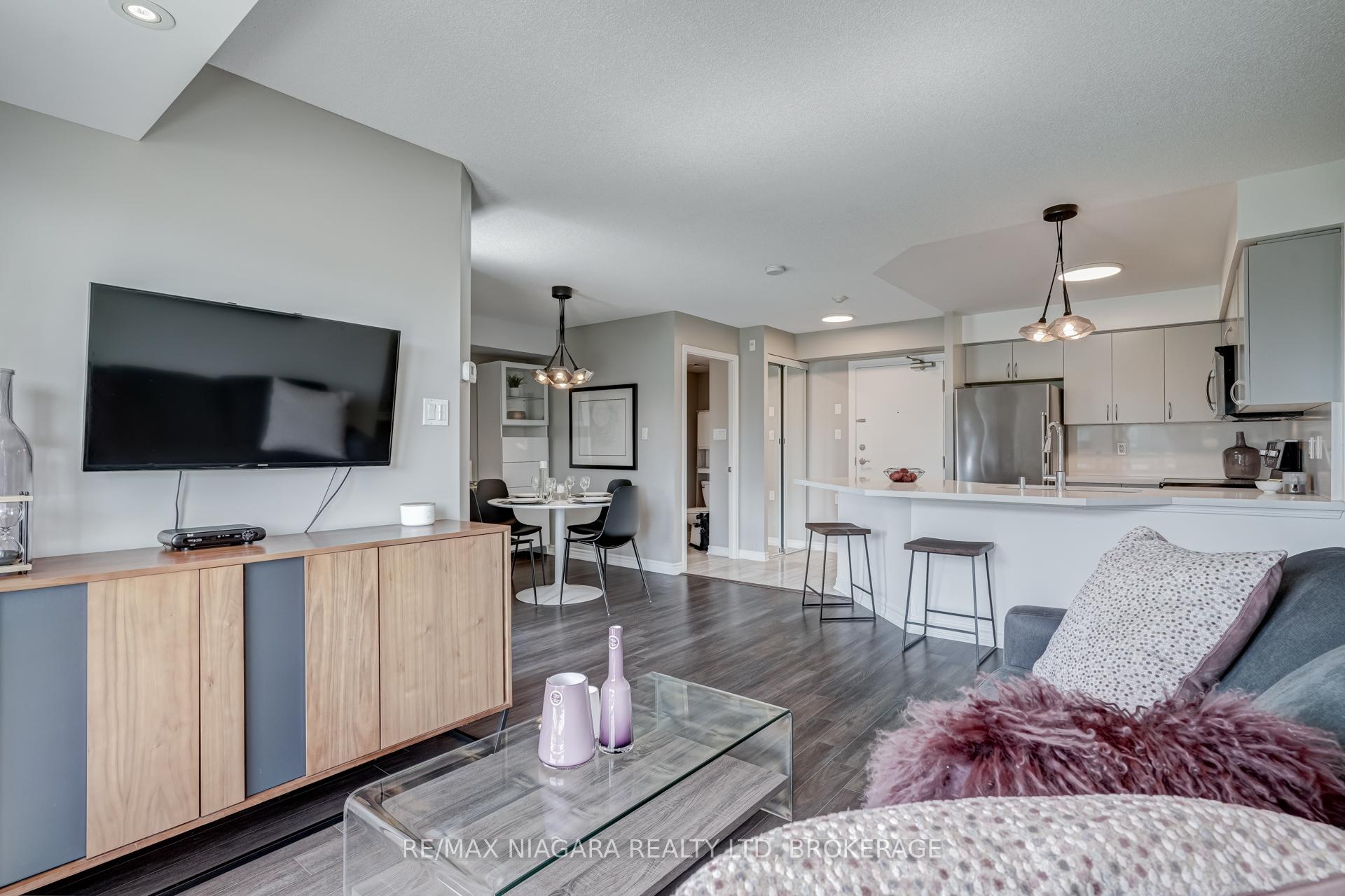 2 Bedrooms Condo at 872 Sheppard, Toronto For sale