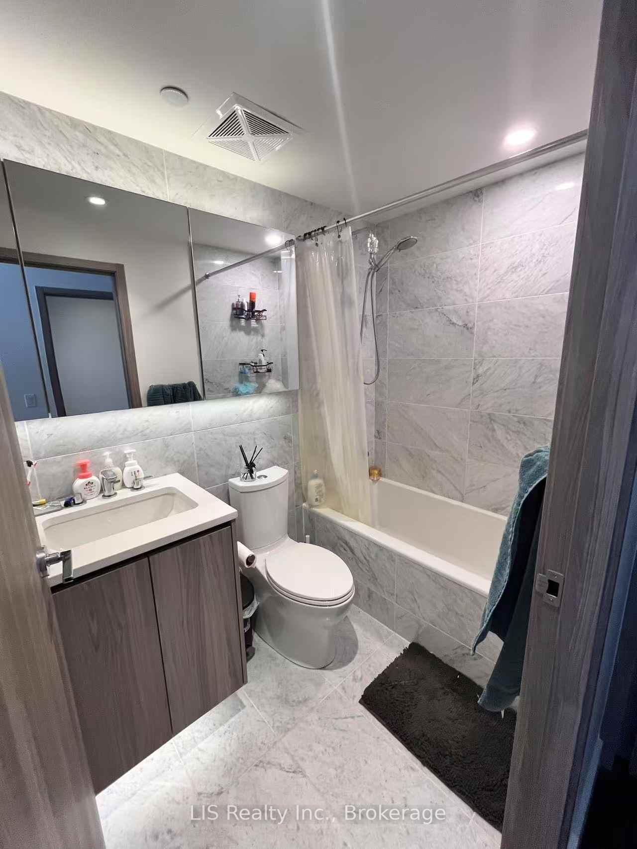4 Bedrooms Condo at 95 Mcmahon,  Toronto For sale