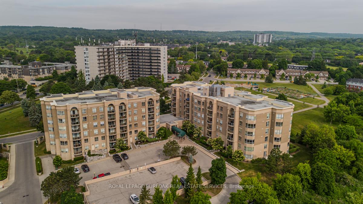 2 Bedrooms Condo at 2075 Amherst Heights, Burlington For sale