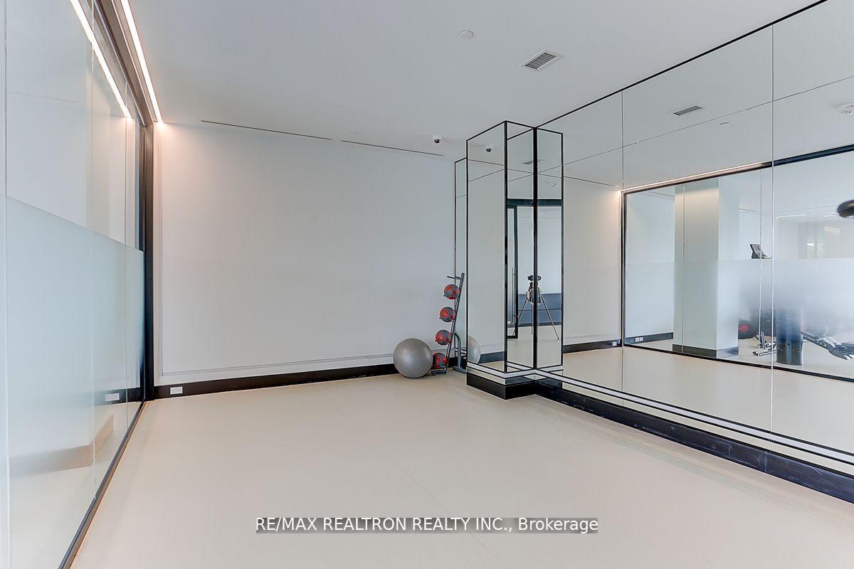 2 Bedrooms Condo at 30 Tretti,  Toronto For sale