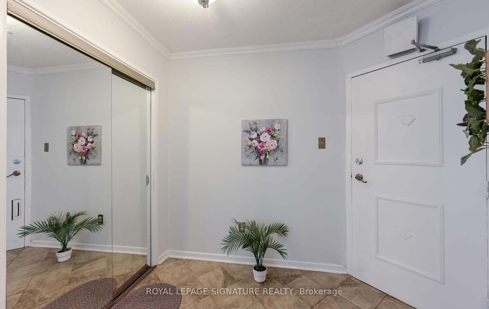 4 Bedrooms Condo at 2323 Confederation, Mississauga For sale