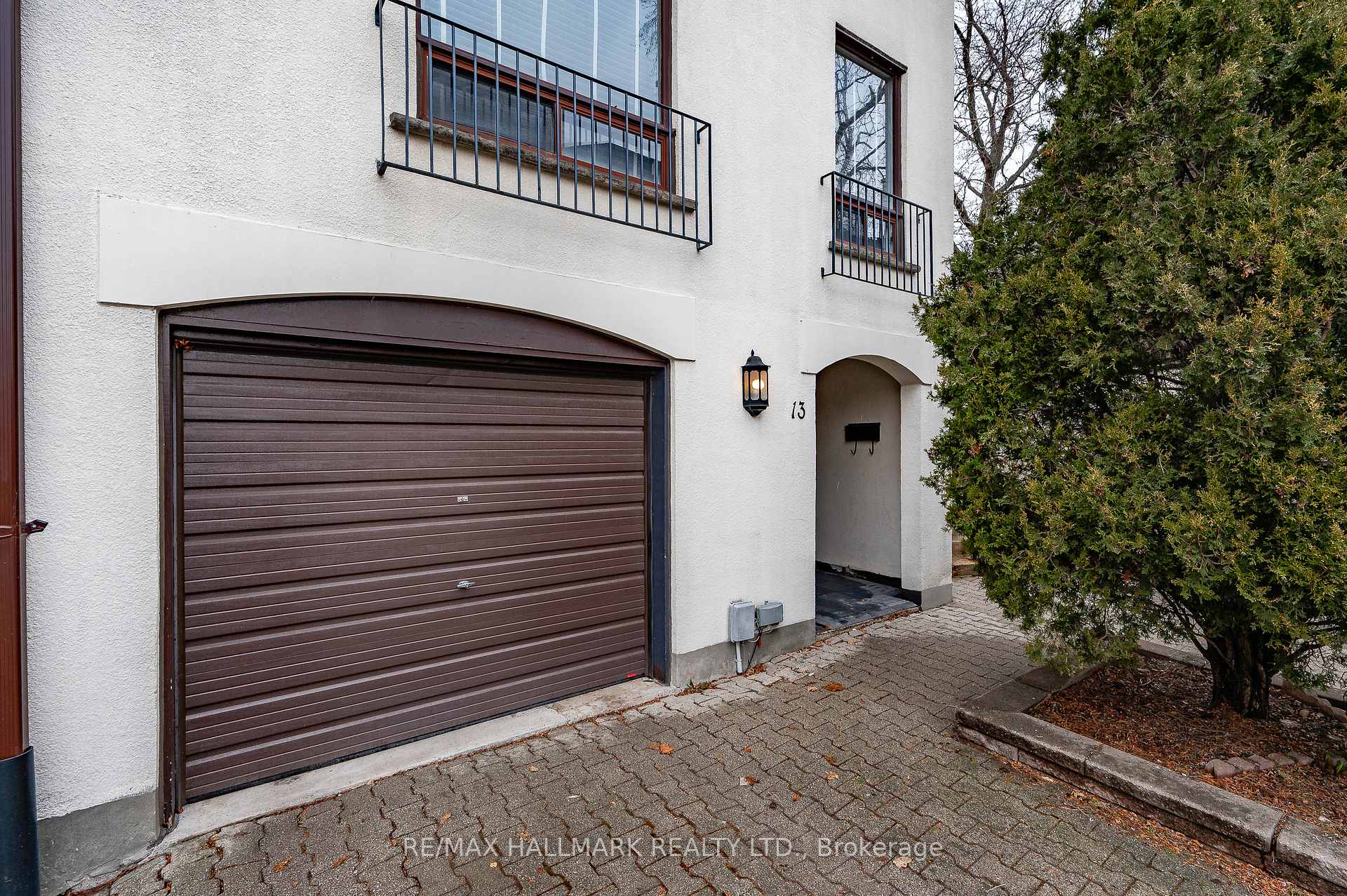 3 Bedrooms Condo at 6679 Shelter Bay,  Mississauga For sale