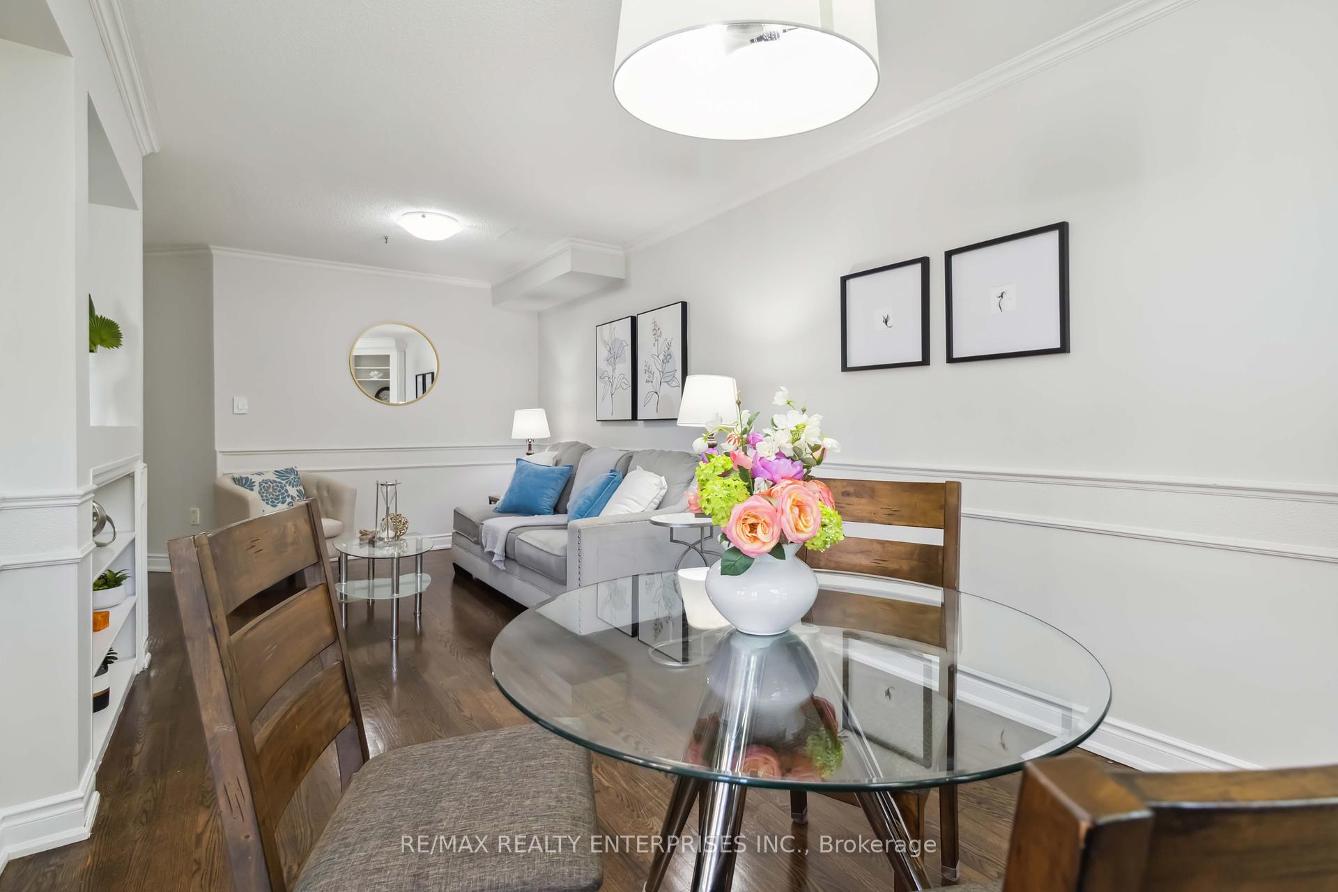 3 Bedrooms Condo at 1588 South Parade, Mississauga For sale