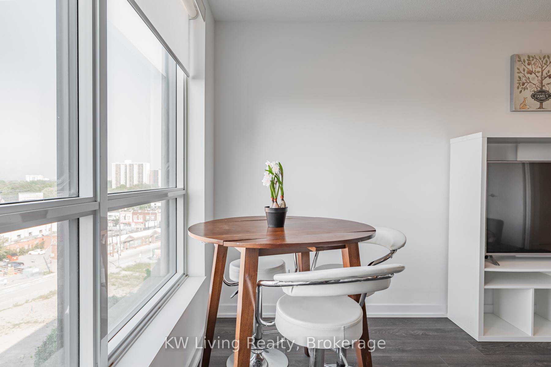 2 Bedrooms Condo at 8 Trent, Toronto For sale