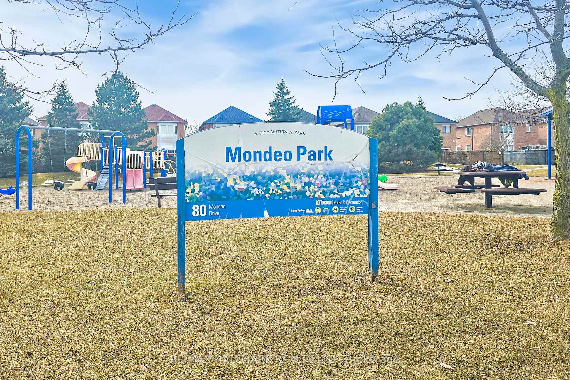 3 Bedrooms Condo at 83 Mondeo,  Toronto For sale
