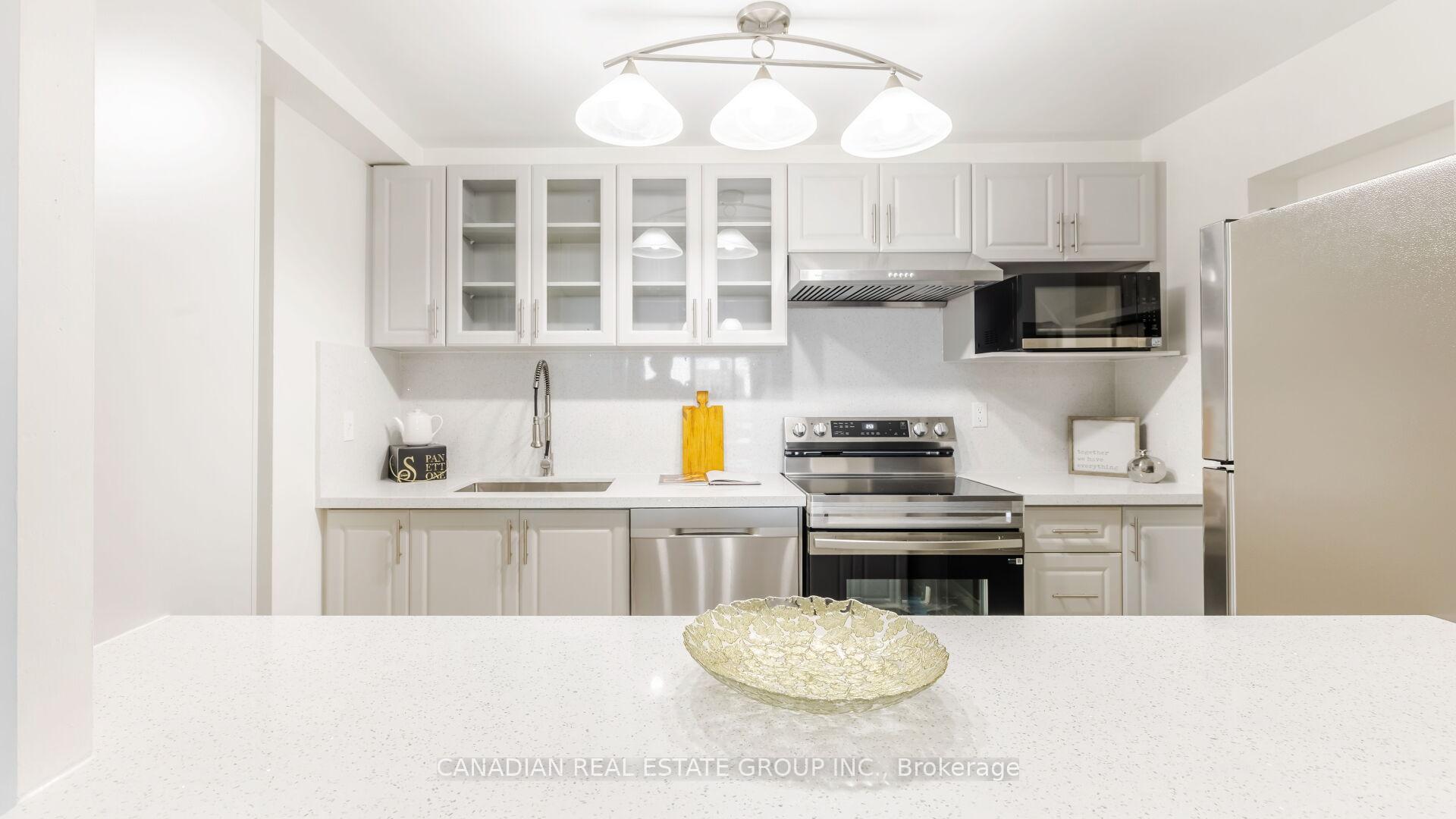 3 Bedrooms Condo at 20 Speers, Oakville For sale