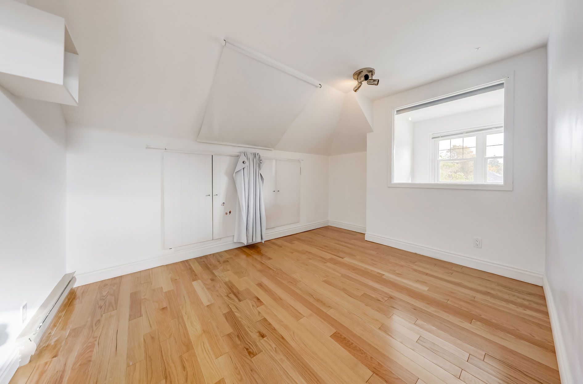 1200 Avenue Road Upper#3