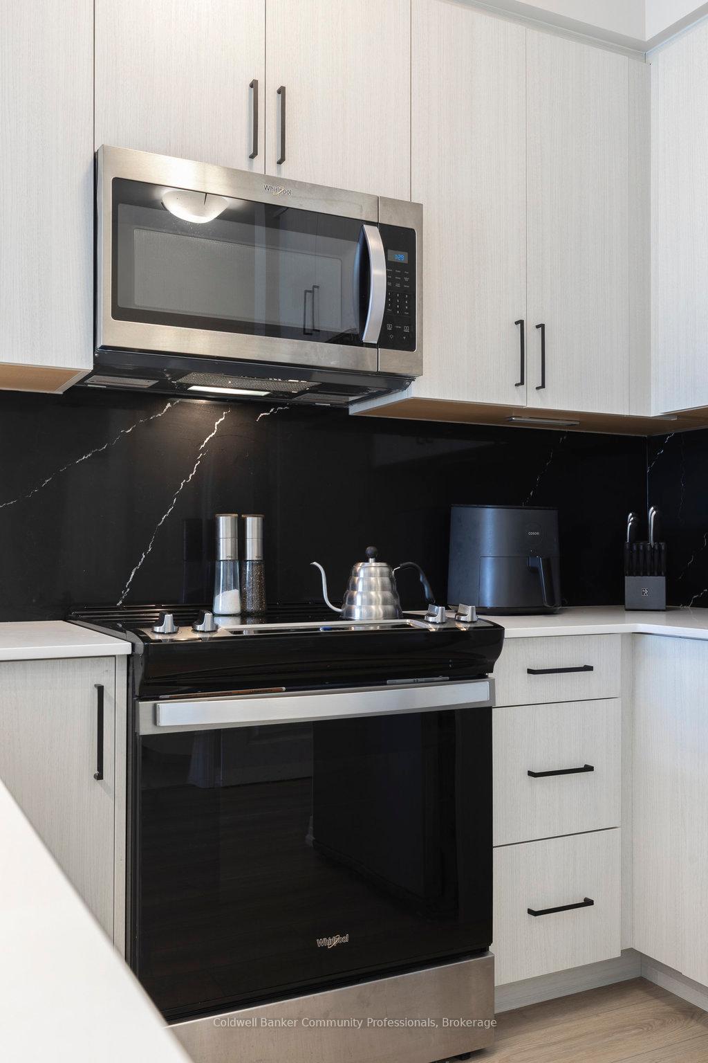 #208 – 120 Springvalley Crescent, Hamilton, ON L9C 0G2