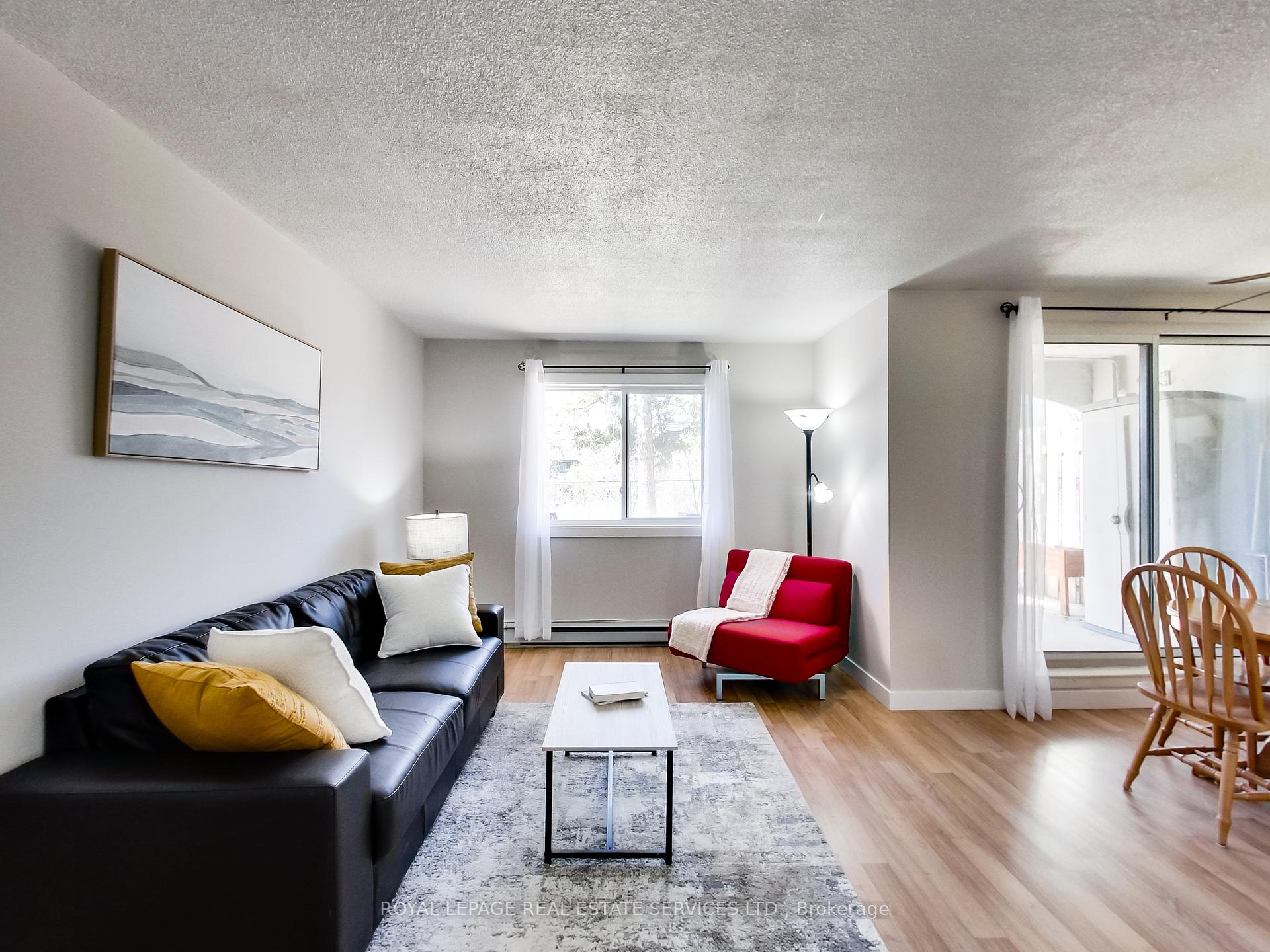 3 Bedrooms Condo at 1008 Falgarwood,  Oakville For sale