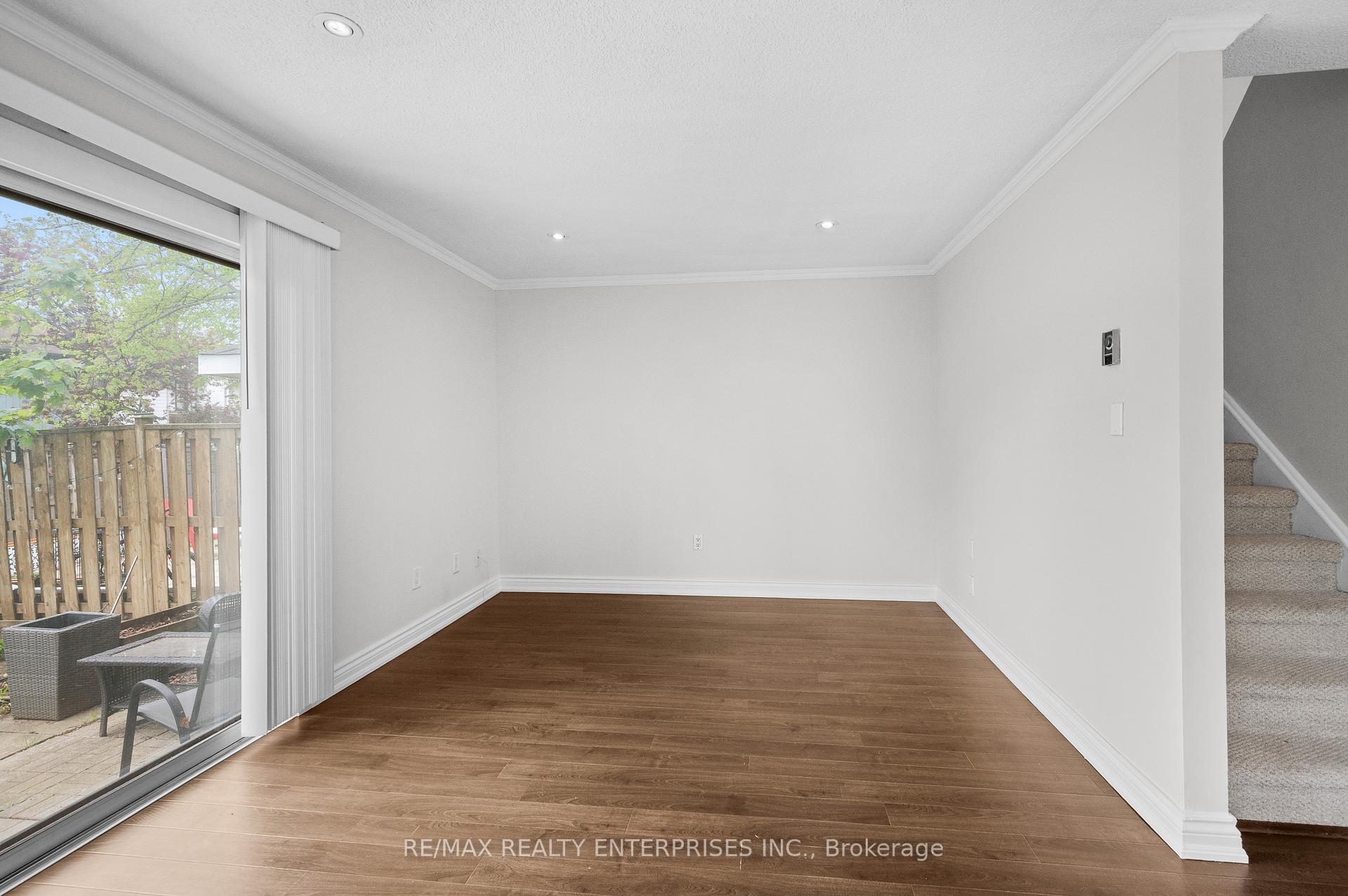 4 Bedrooms Condo at 6540 Falconer, Mississauga For sale