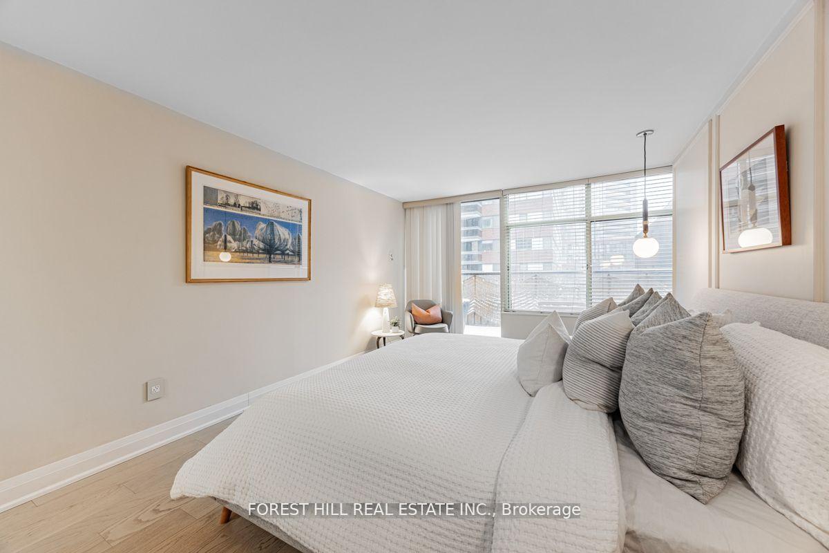 3 Bedrooms Condo at 900 Yonge, Toronto For sale