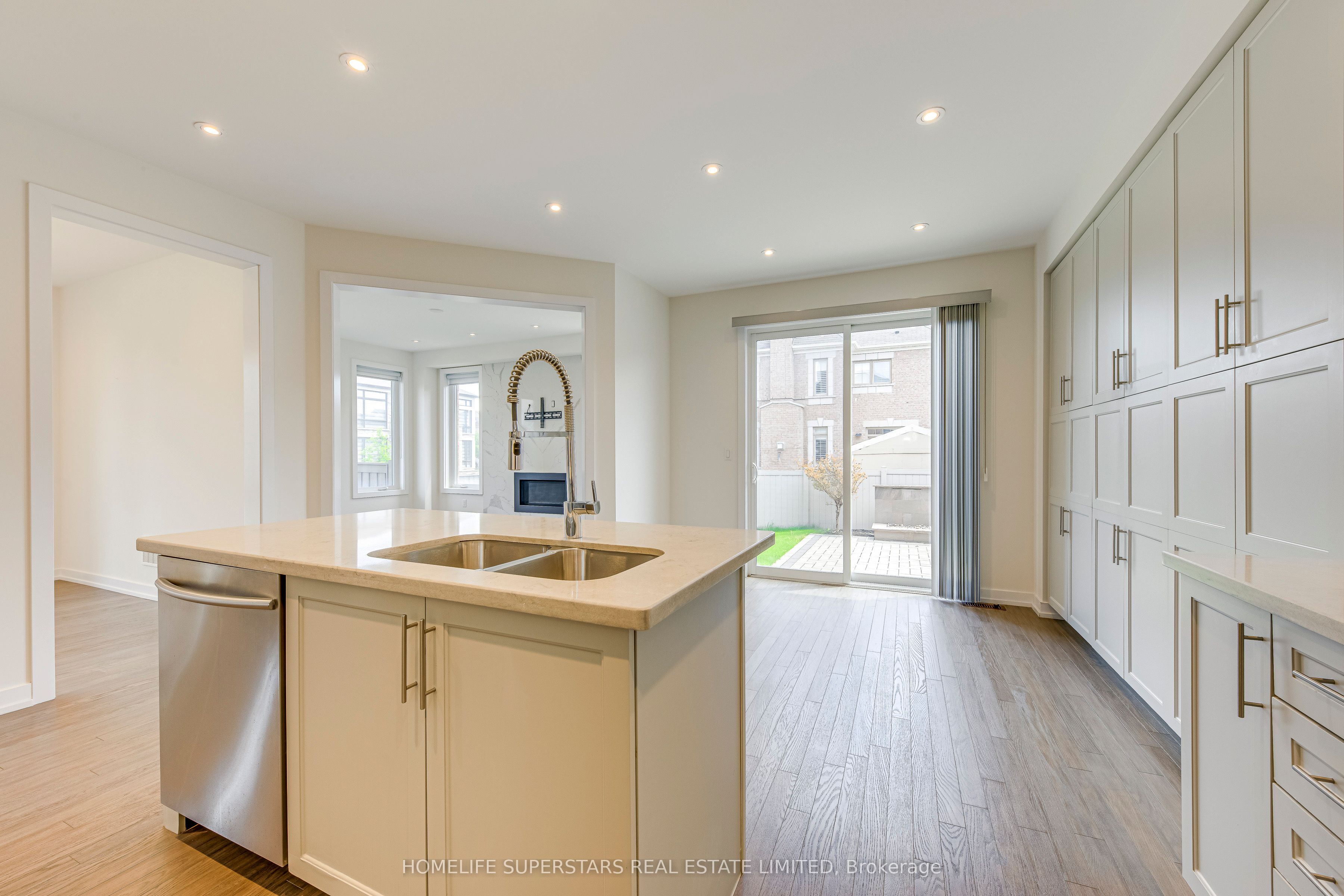 15 Dalecrest Road