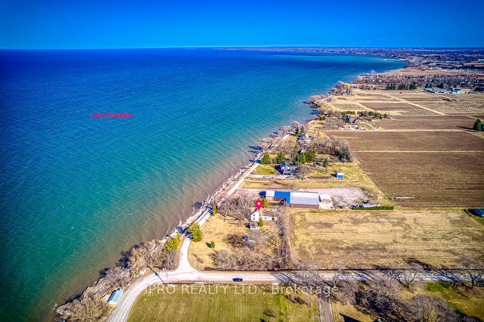 3590 Lakeshore
