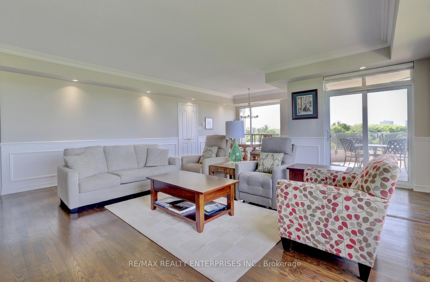 3 Bedrooms Condo at 1900 The Collegeway, Mississauga For sale