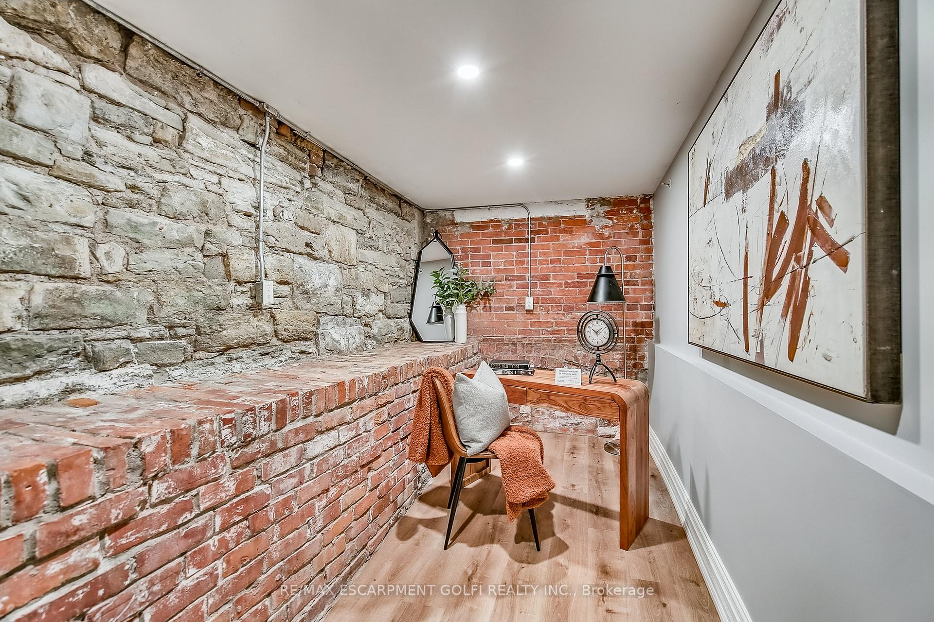 1 Bedroom Condo at 200 STINSON, Hamilton For sale