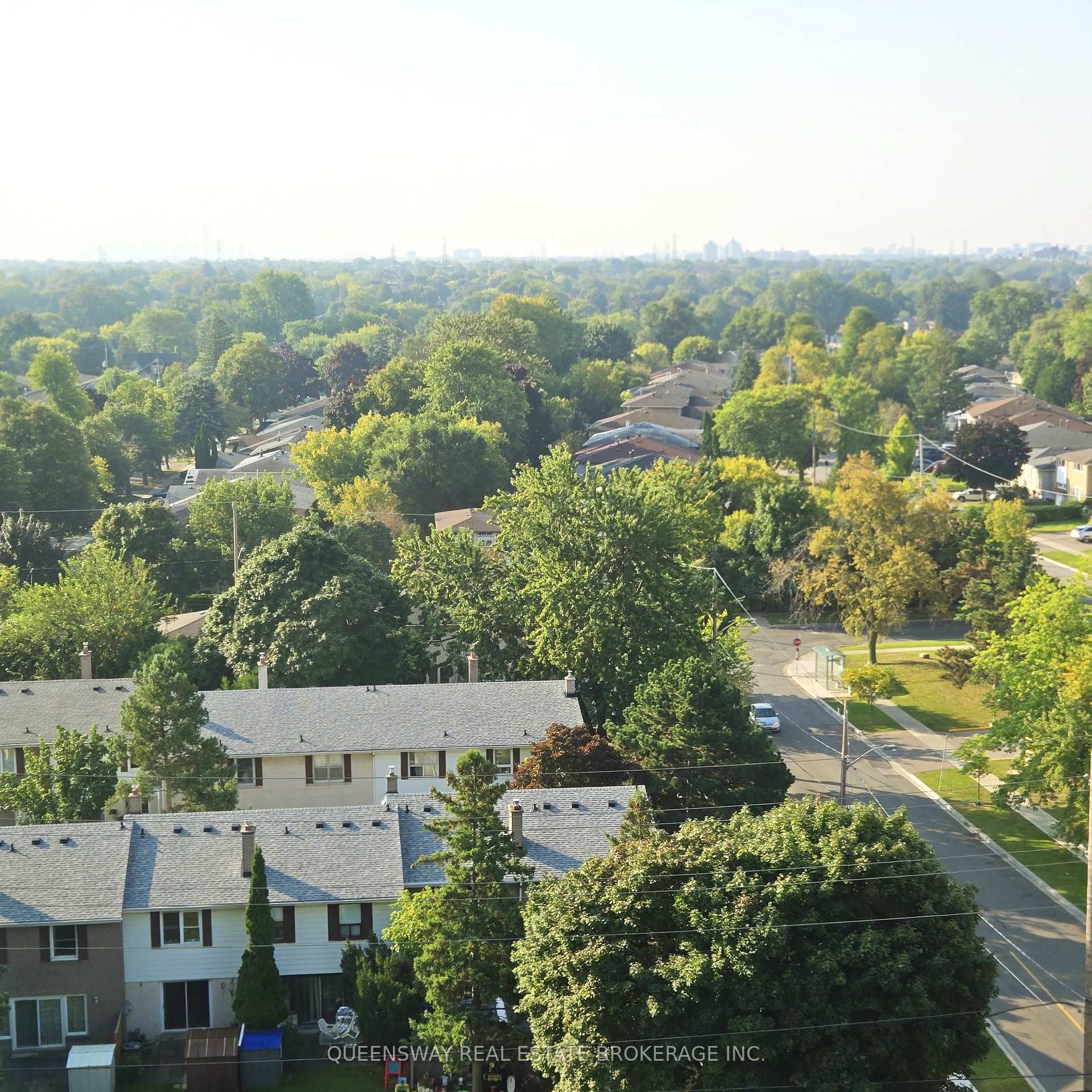 2 Bedrooms Condo at 1 Emerald, Vaughan For sale