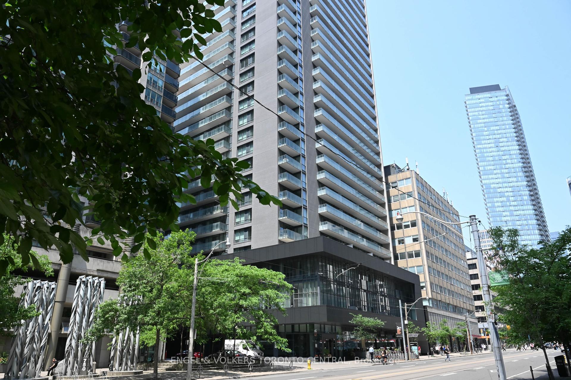 2 Bedrooms Condo at 770 Bay, Toronto For sale
