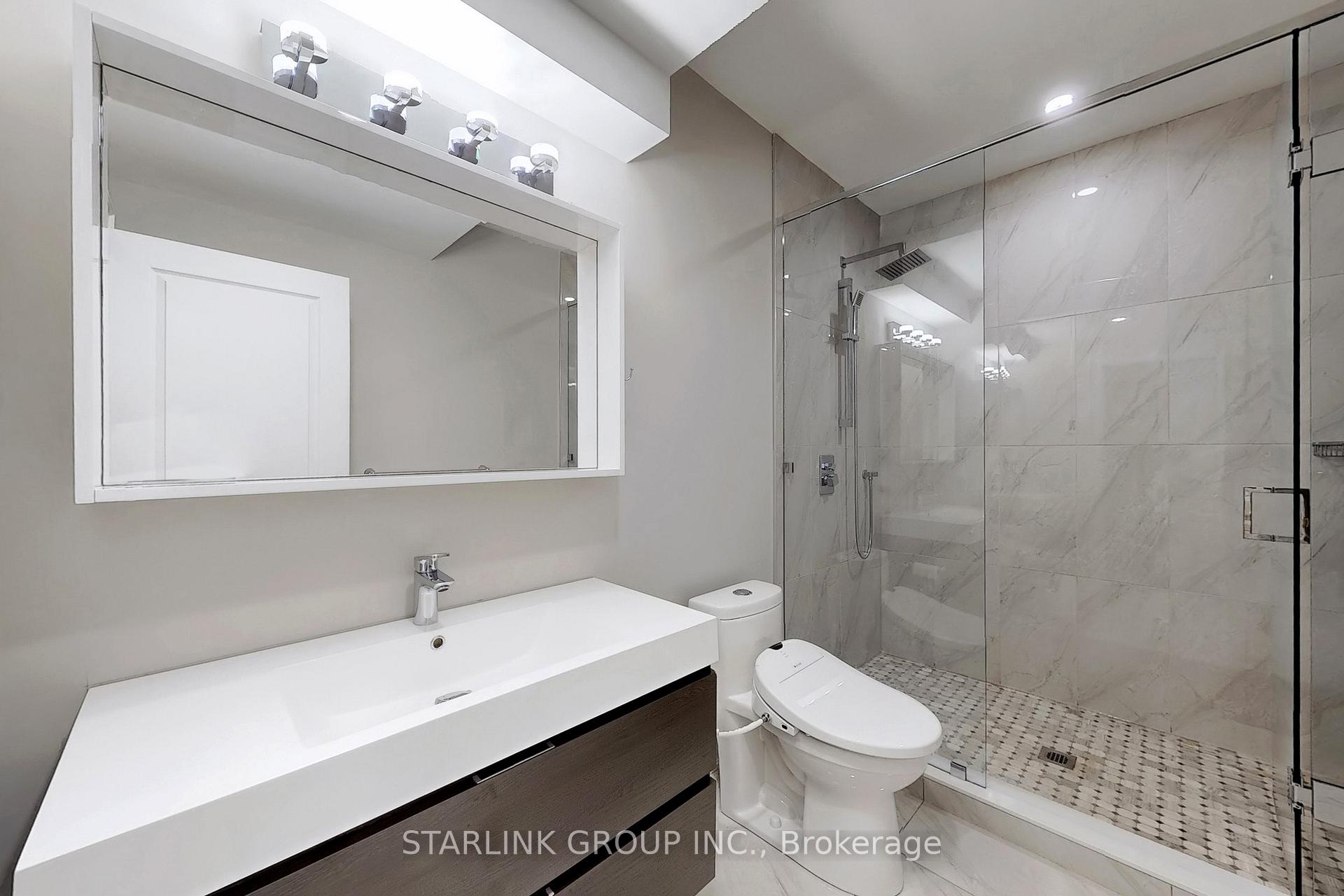 6 Bedrooms Condo at 729 Hidden Grove,  Mississauga For sale