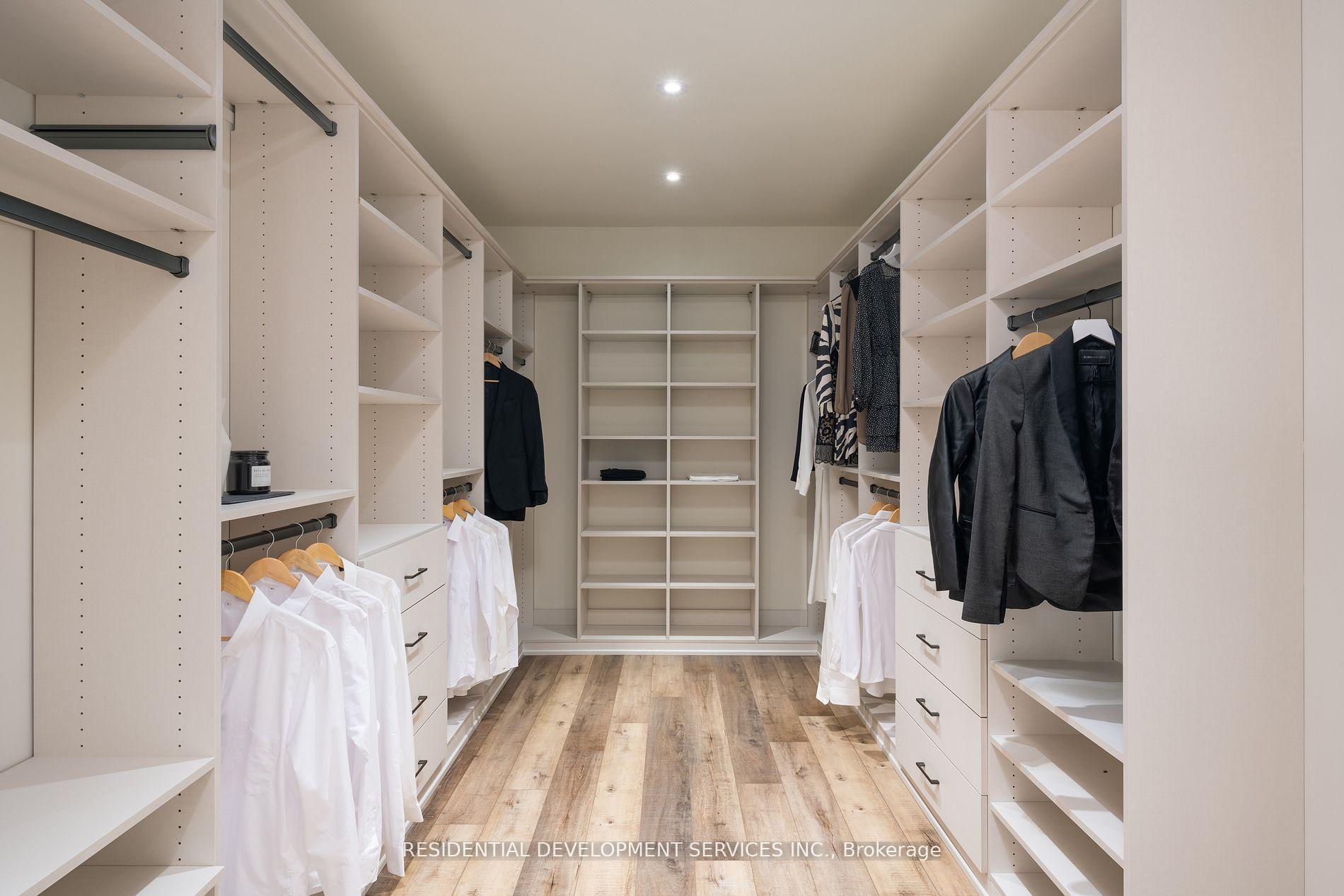 3 Bedrooms Condo at 1 Strathgowan,  Toronto For sale