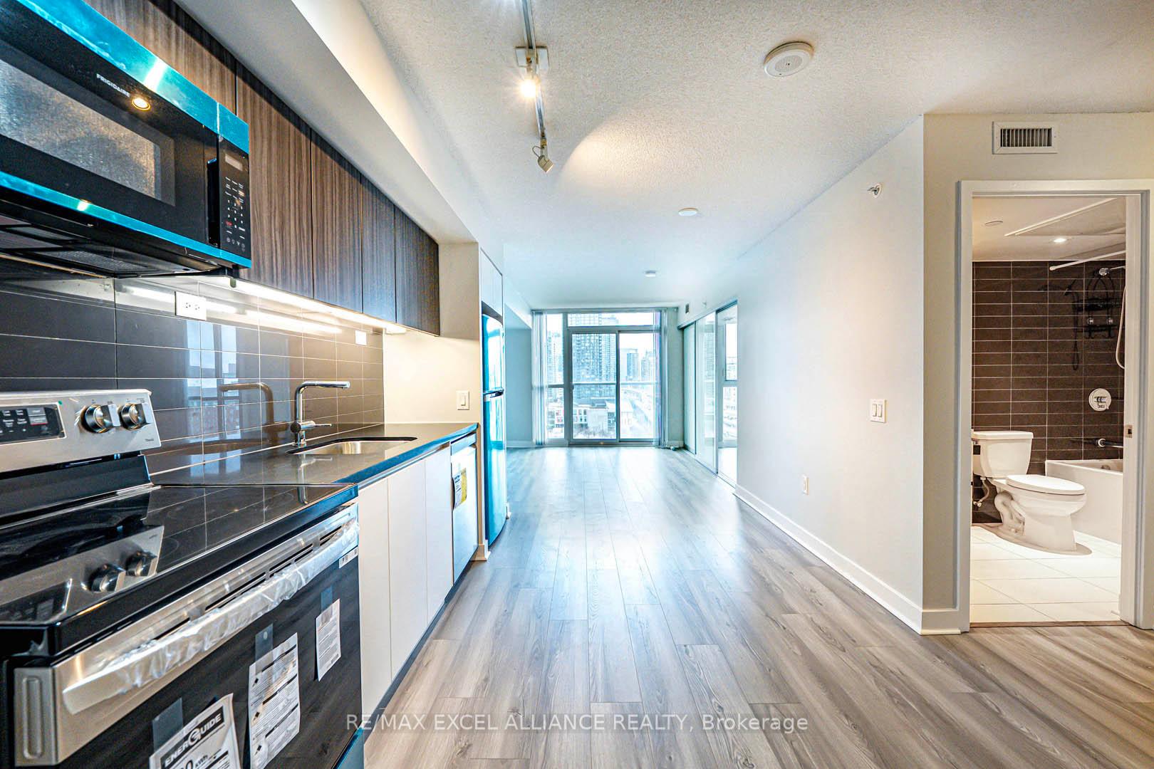 2 Bedrooms Condo at 75 Queens Wharf,  Toronto For sale