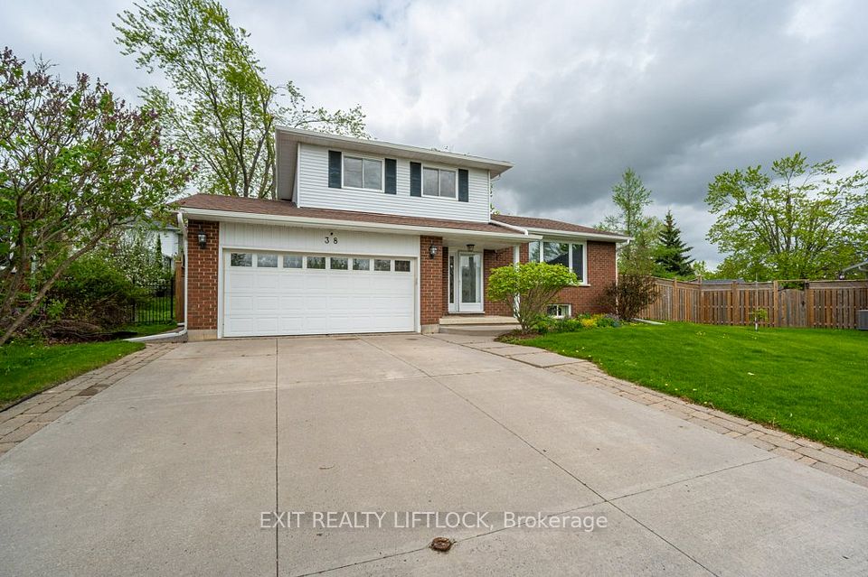 38 Clearview Court, Peterborough West, ON K9K 2A3