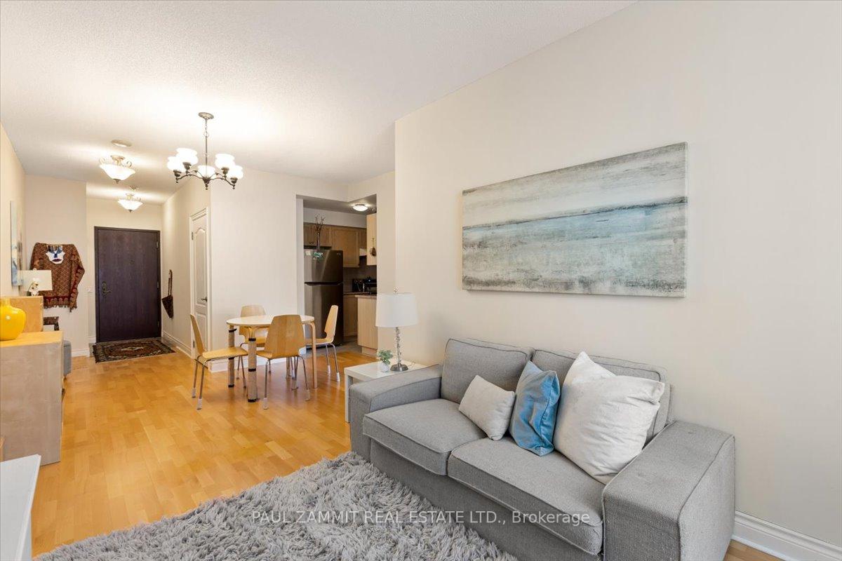 1 Bedroom Condo at 1 Clairtrell, Toronto For sale
