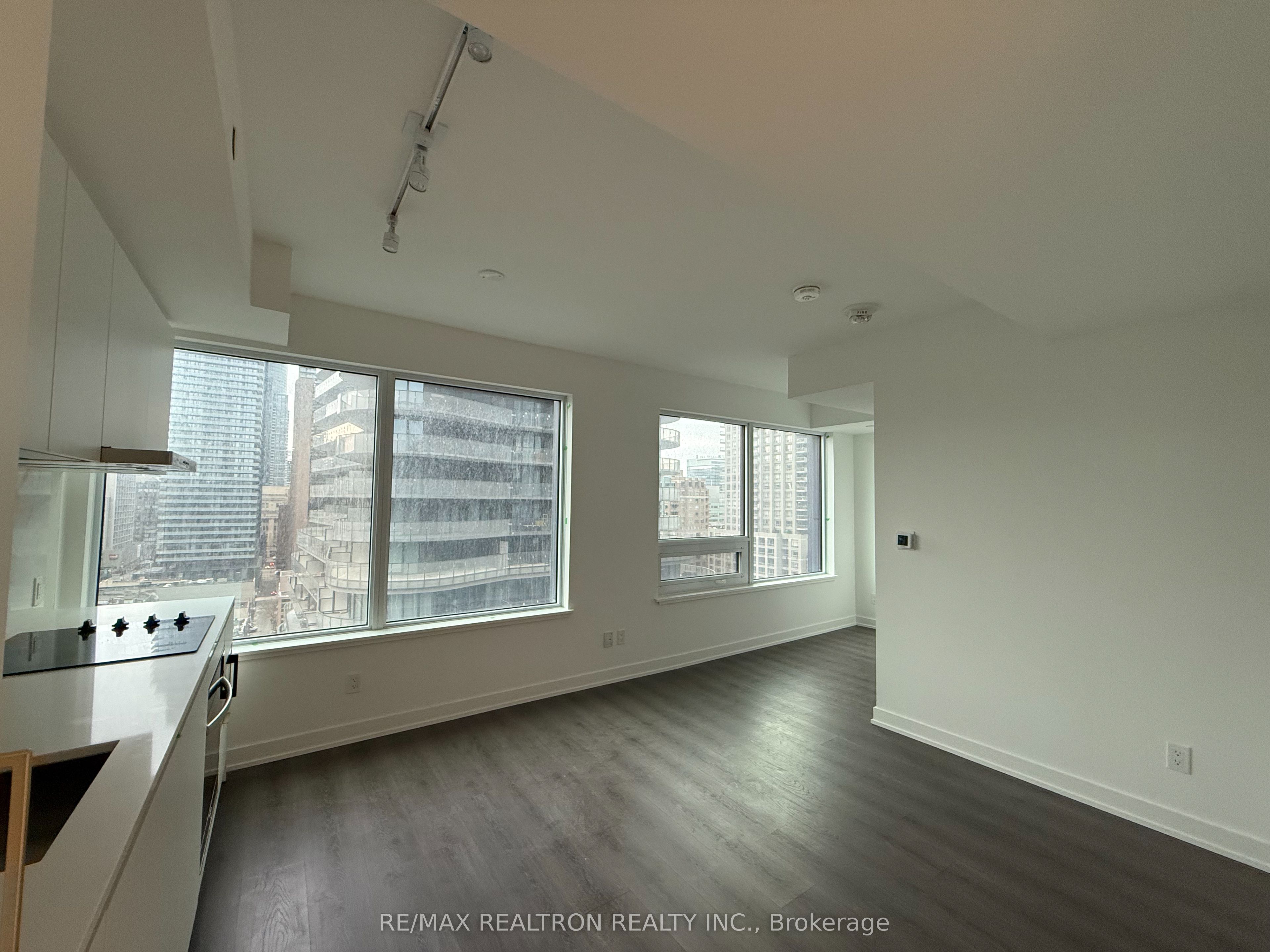 8 Wellesley Street W, #1215