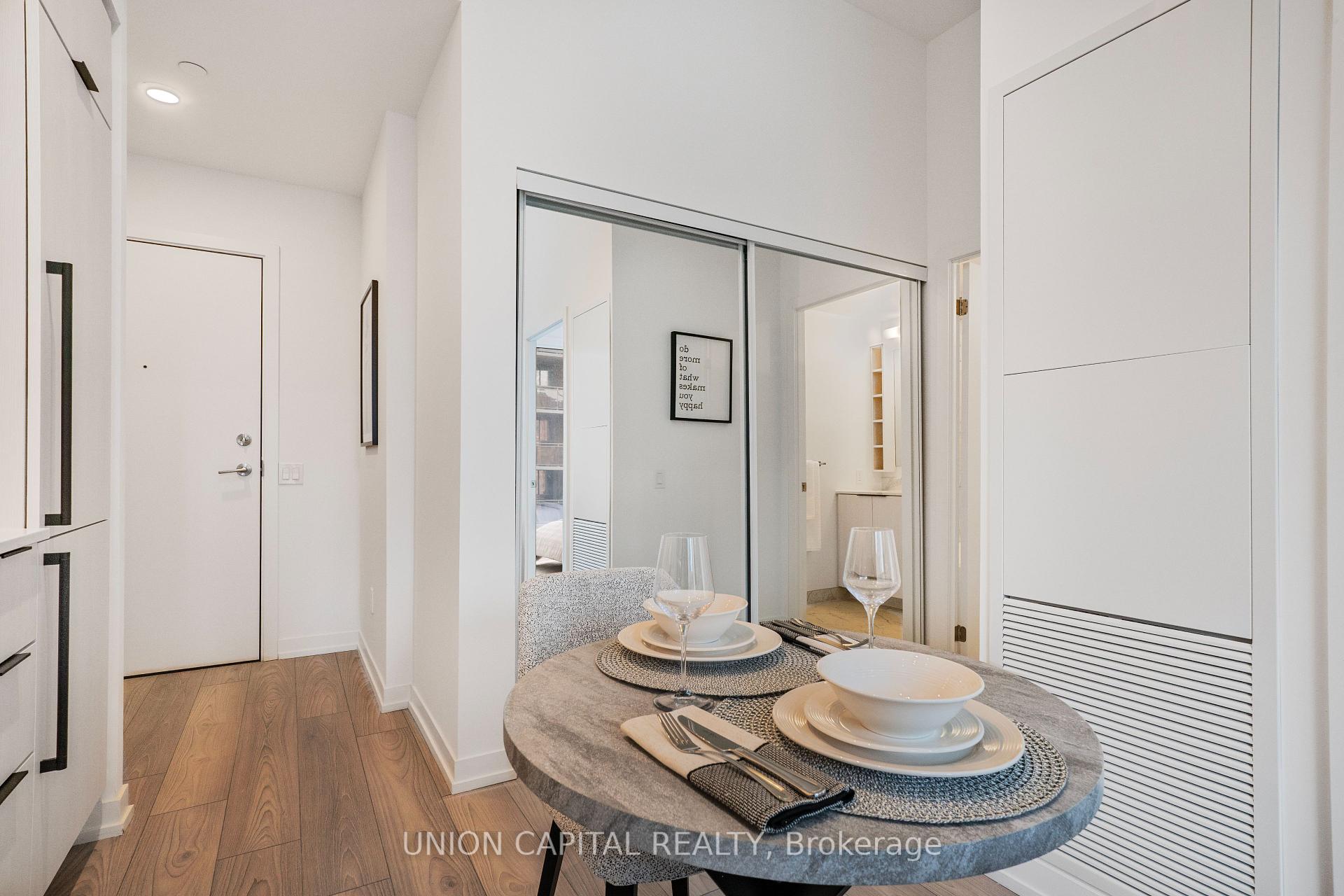 1 Bedroom Condo at 82 Dalhousie,  Toronto For sale