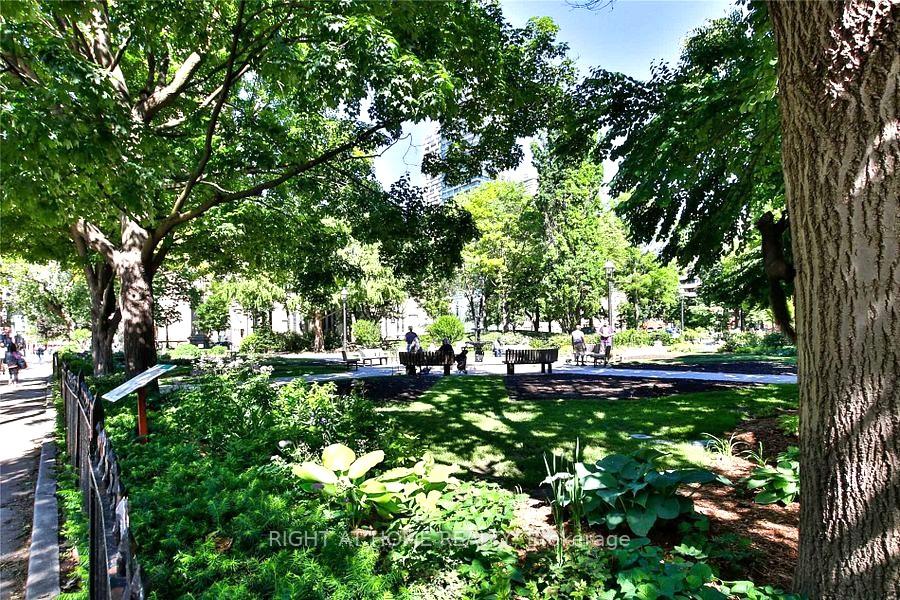 2 Bedrooms Condo at 92 King, Toronto For sale