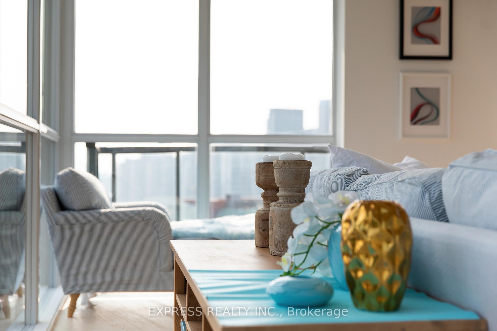 2 Bedrooms Condo at 20 Bruyeres, Toronto For sale