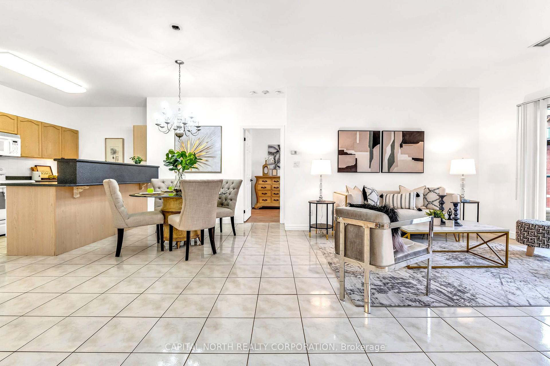 3 Bedrooms Condo at 33 Wallace, Vaughan For sale