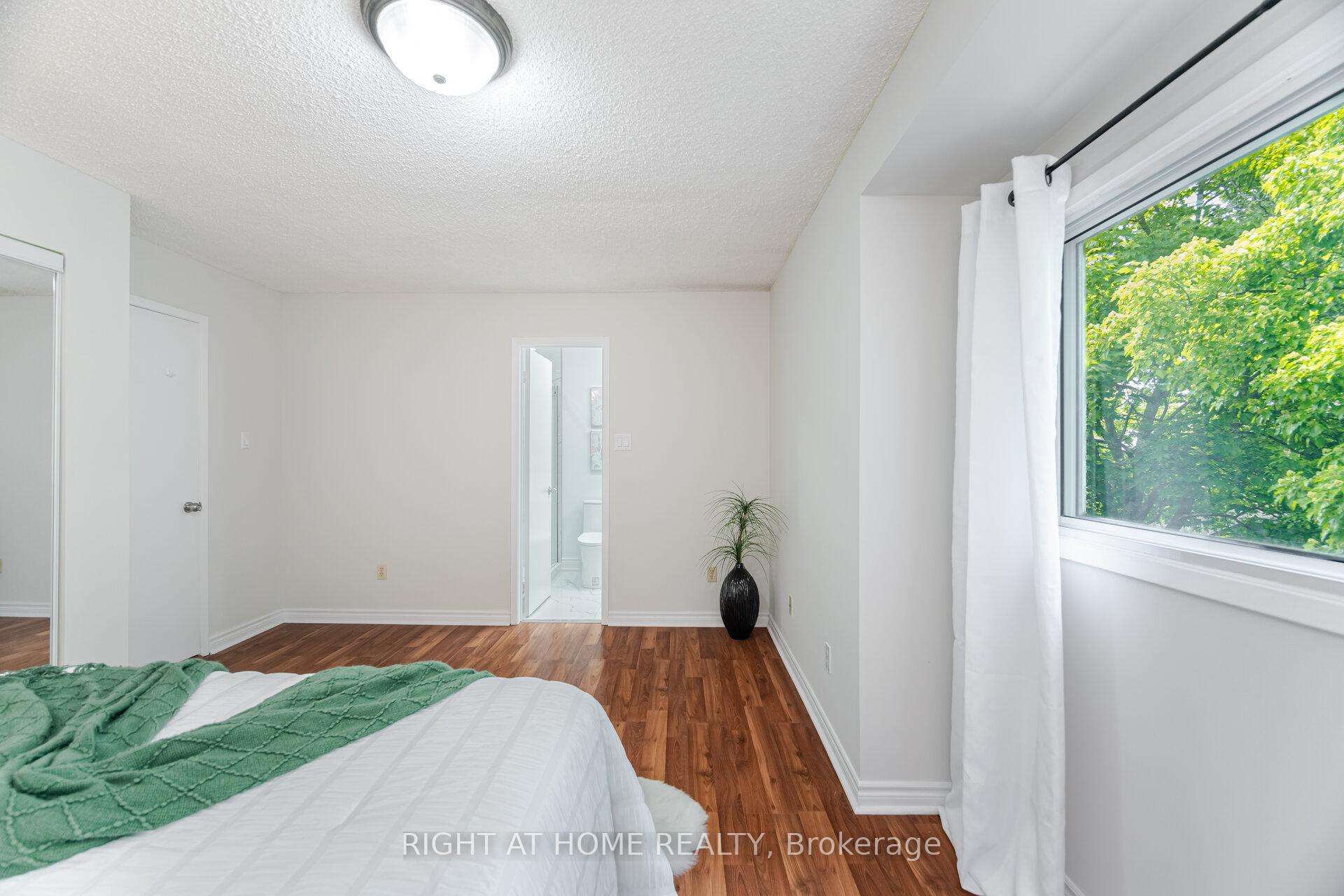 3 Bedrooms Condo at 3600 Colonial, Mississauga For sale