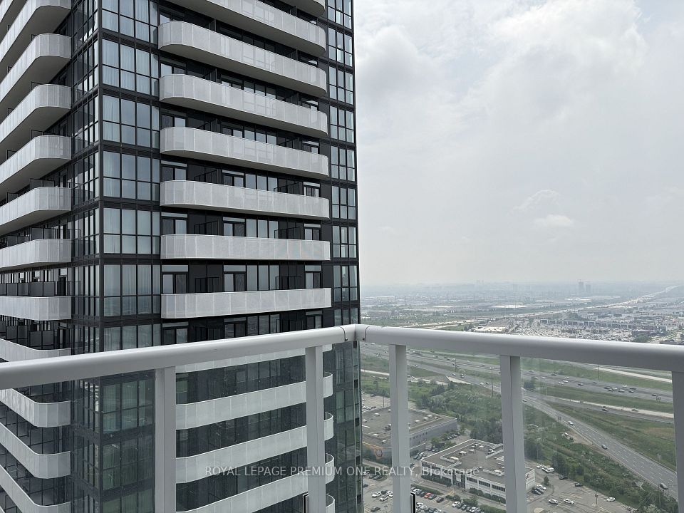 225 Commerce