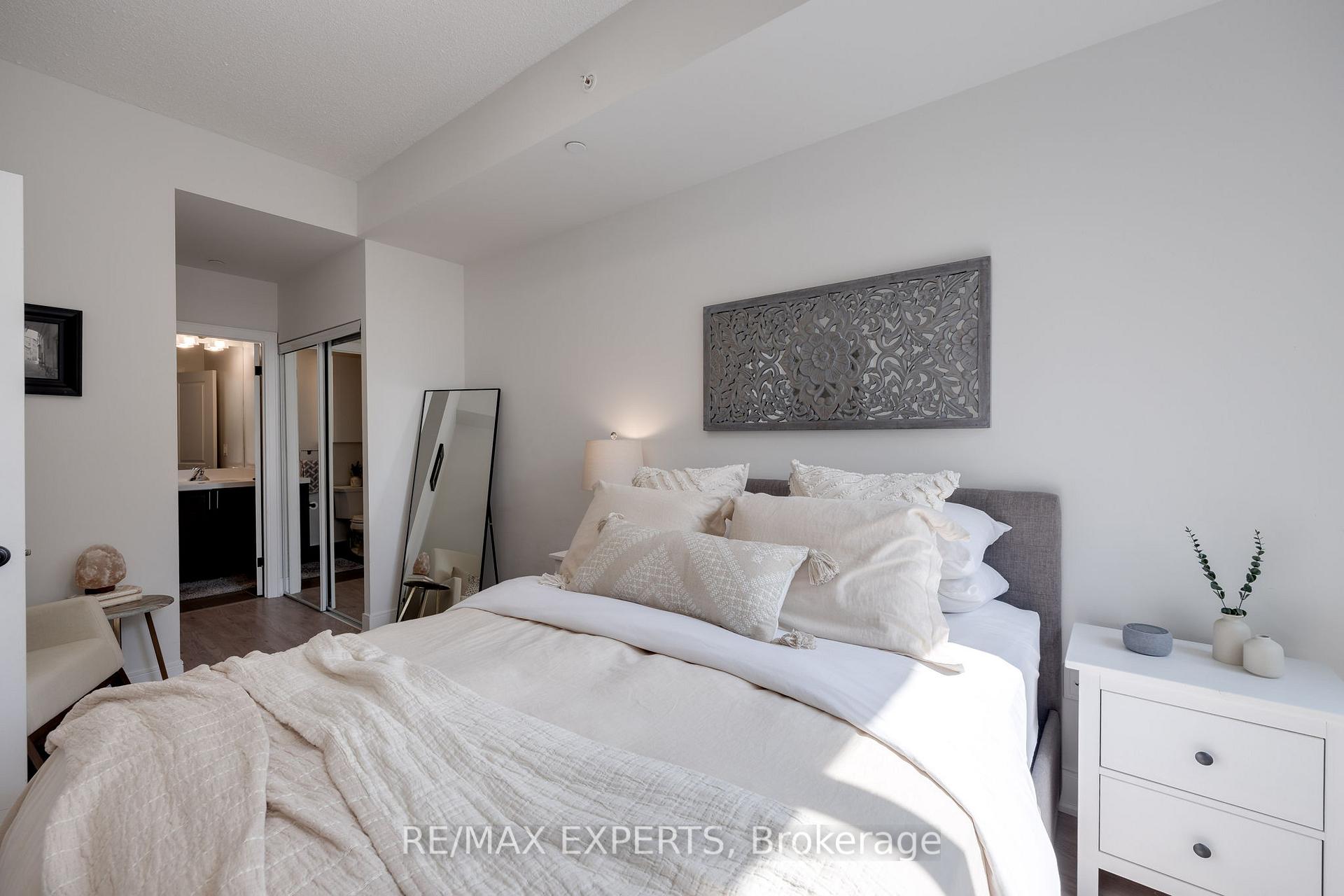 3 Bedrooms Condo at 36 Via Bagnato, Toronto For sale