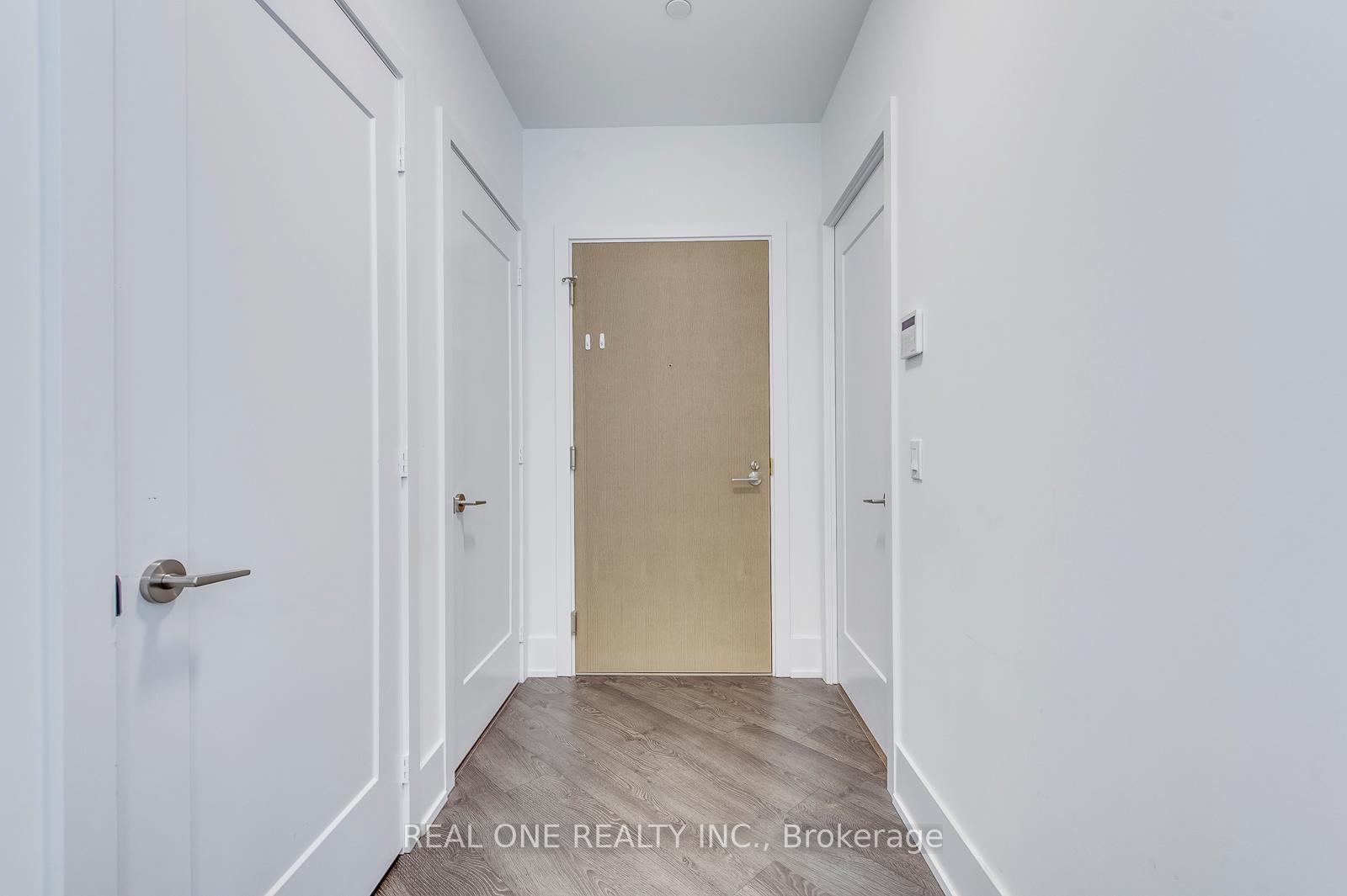 2 Bedrooms Condo at 1 Edgewater, Toronto For sale