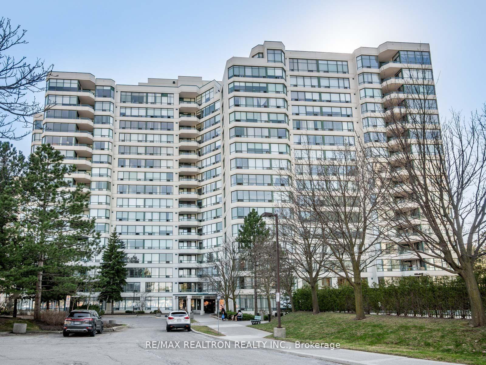 2 Bedrooms Condo at 110 Promenade, Vaughan For sale