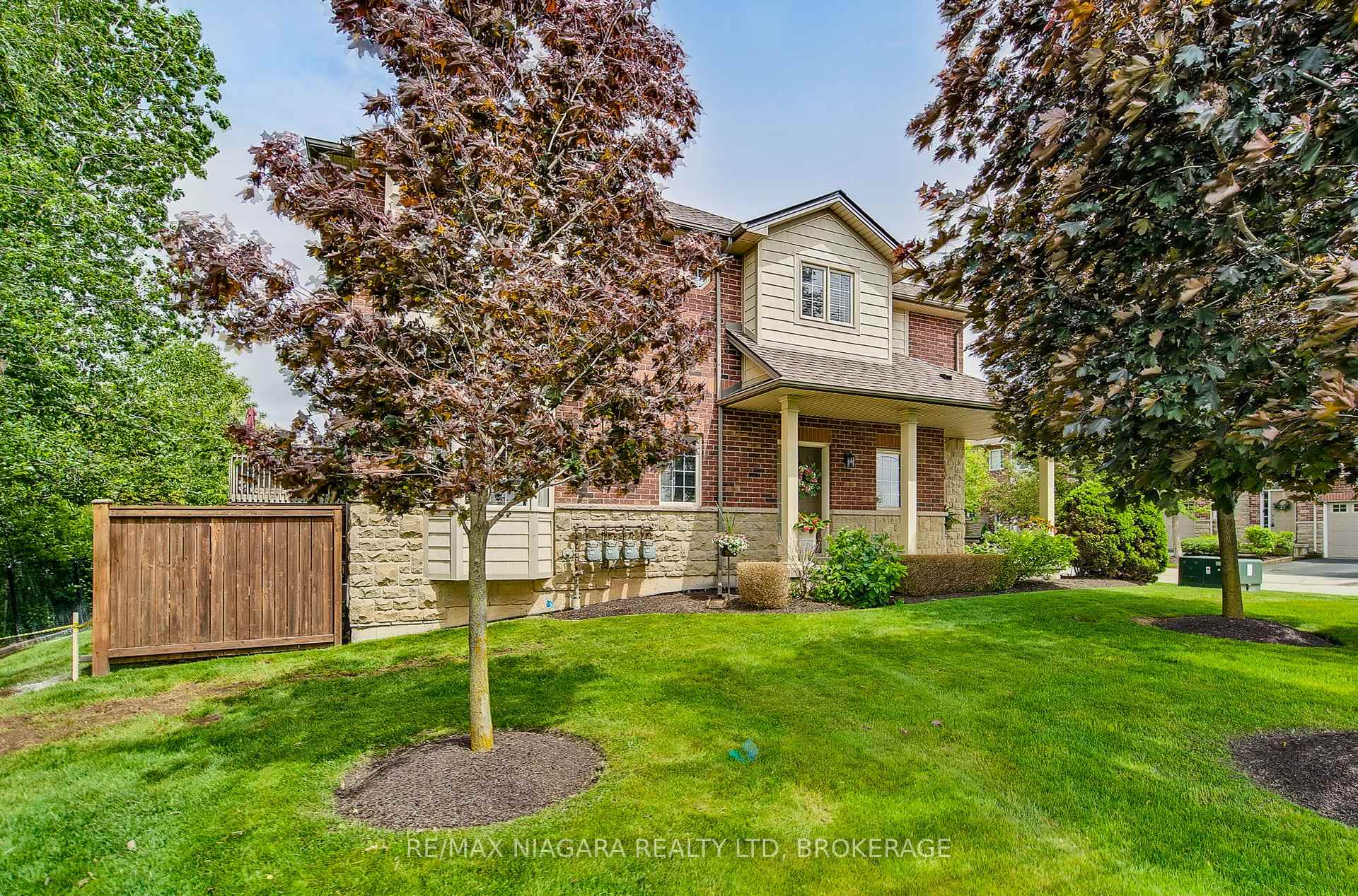 3 Bedrooms Condo at 5 Liddycoat, Hamilton For sale