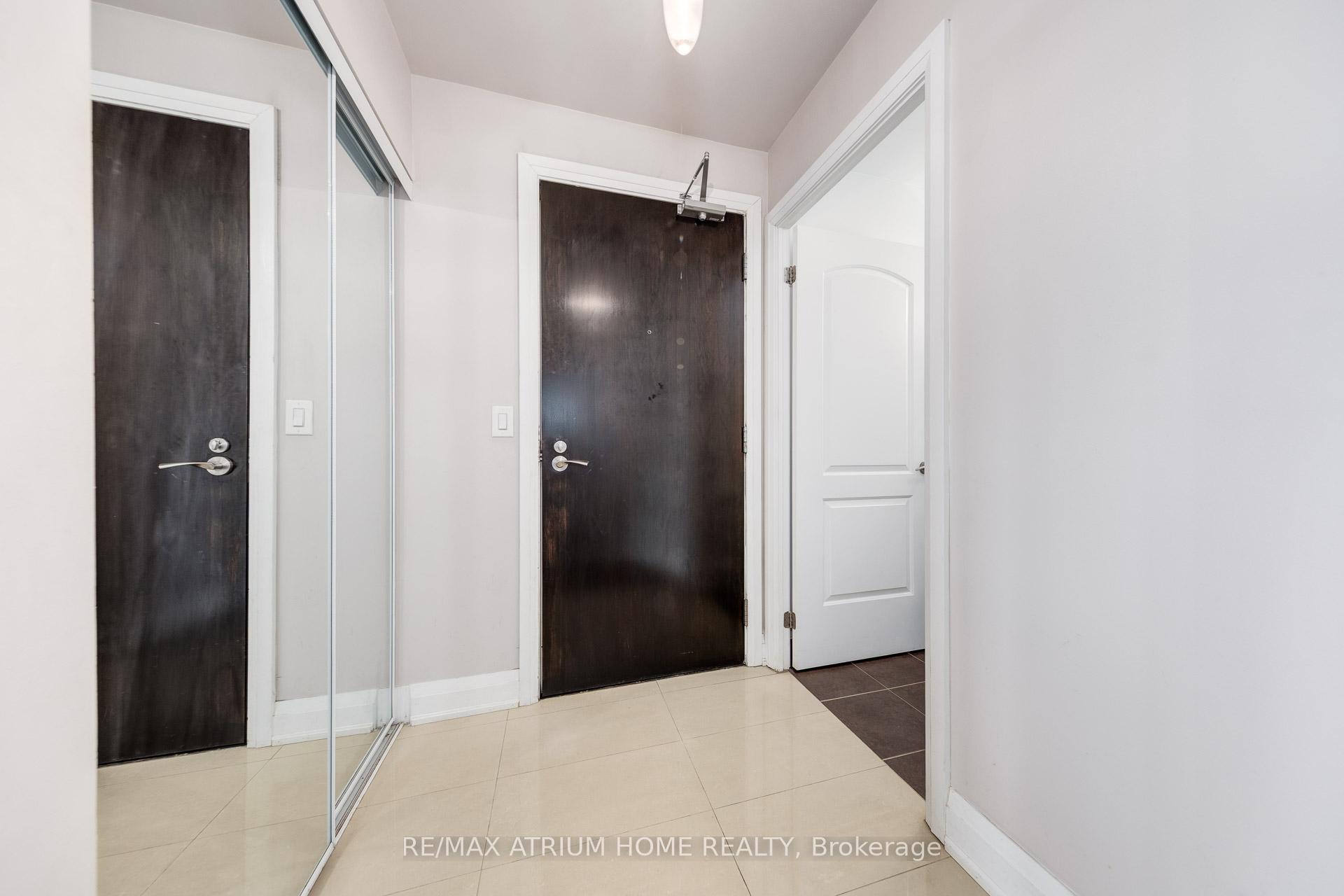 2 Bedrooms Condo at 20 North Park, Vaughan For sale