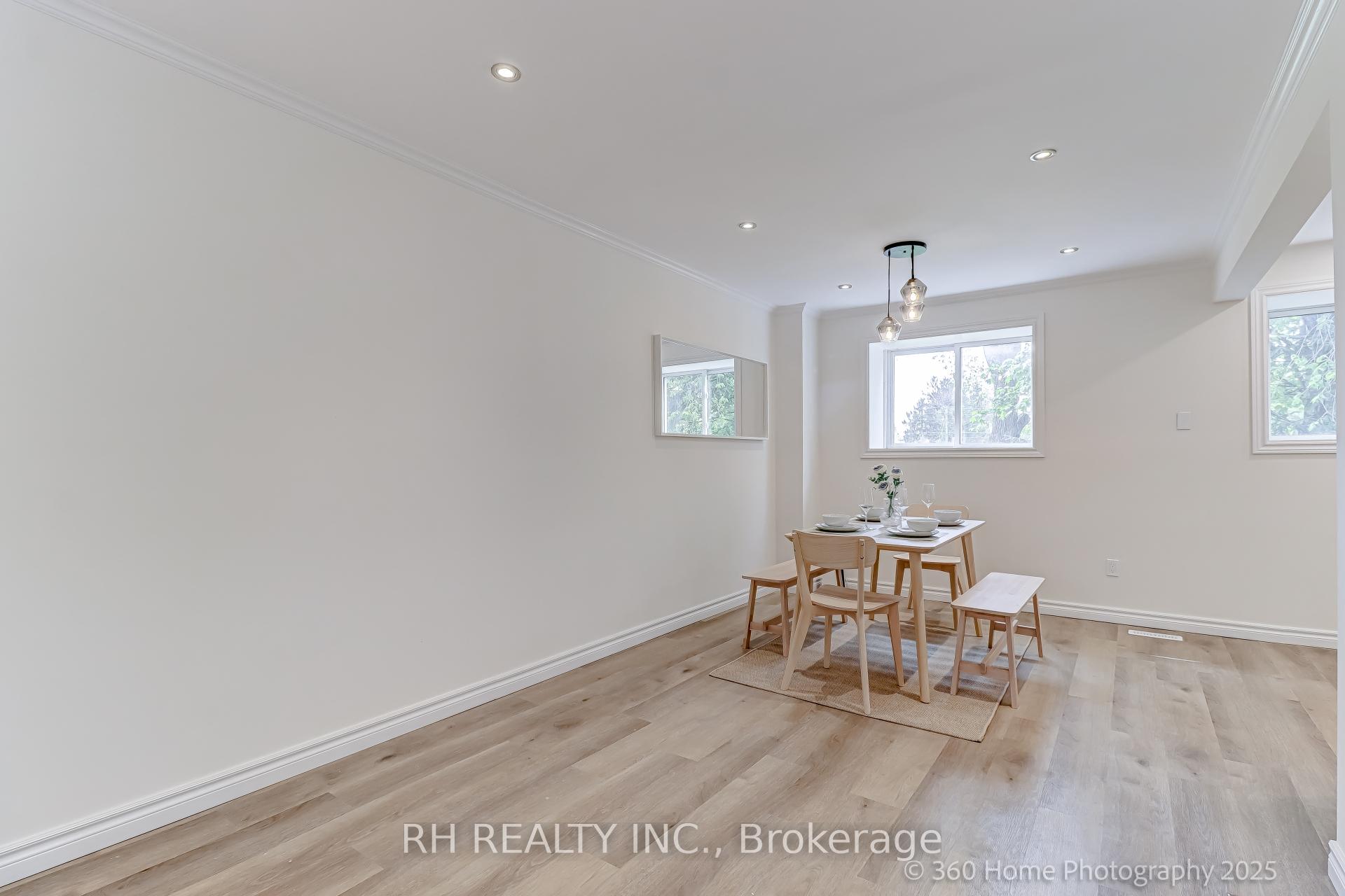 4 Bedrooms Condo at 25 Collinsgrove, Toronto For sale