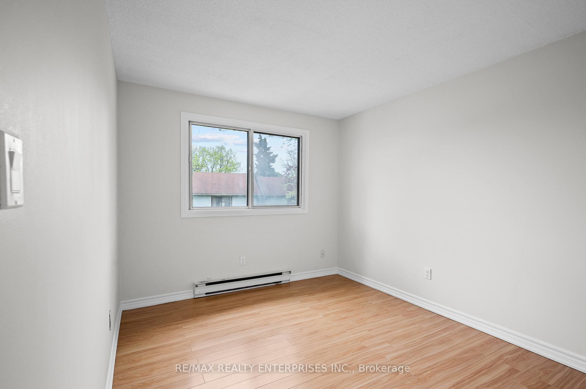 4 Bedrooms Condo at 6540 Falconer, Mississauga For sale