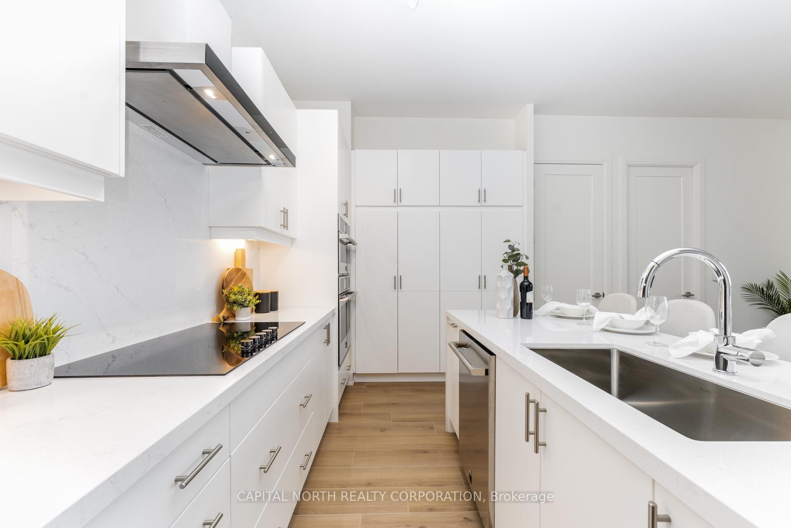 3 Bedrooms Condo at 509 Dundas,  Oakville For sale