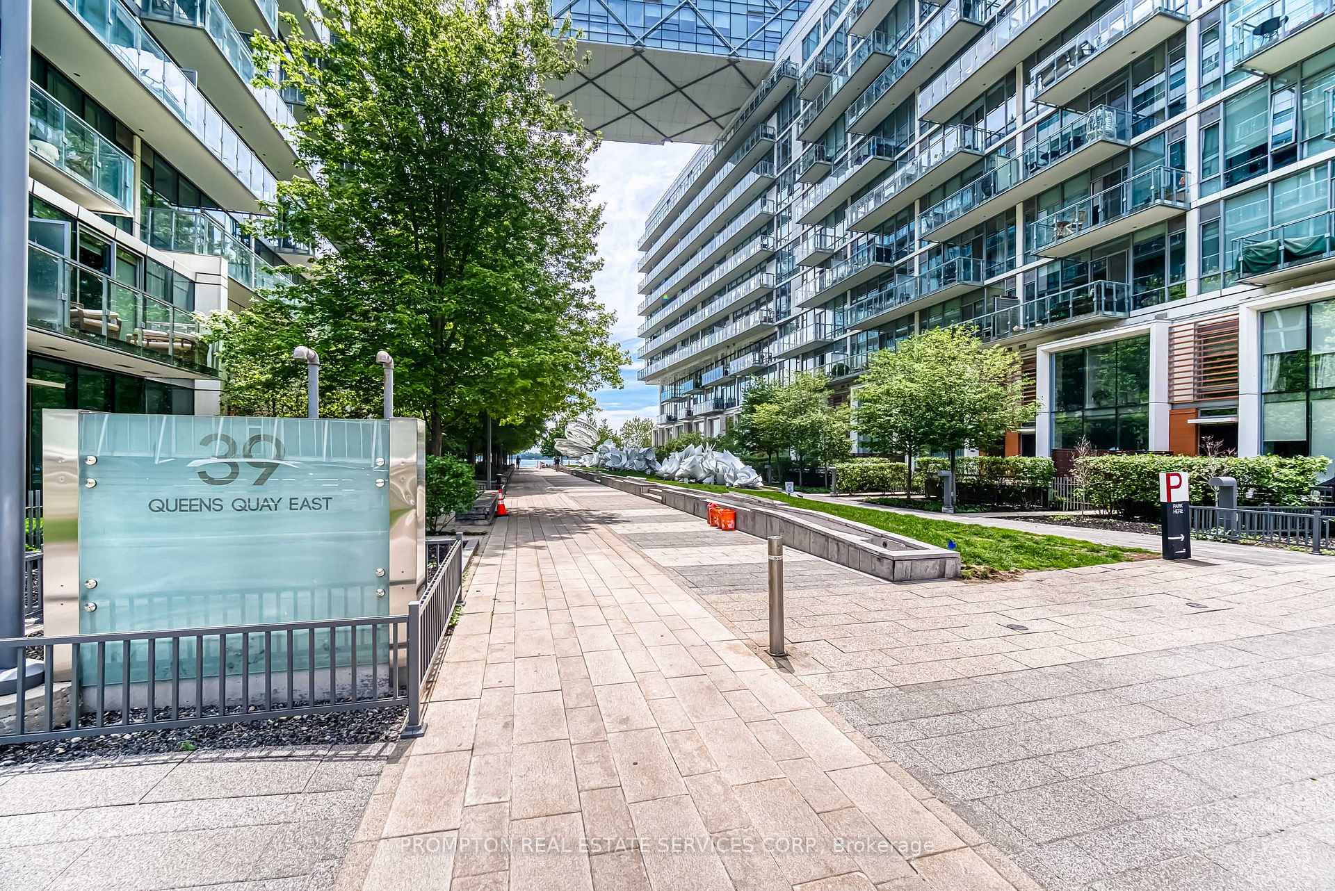 2 Bedrooms Condo at 39 Queens, Toronto For sale