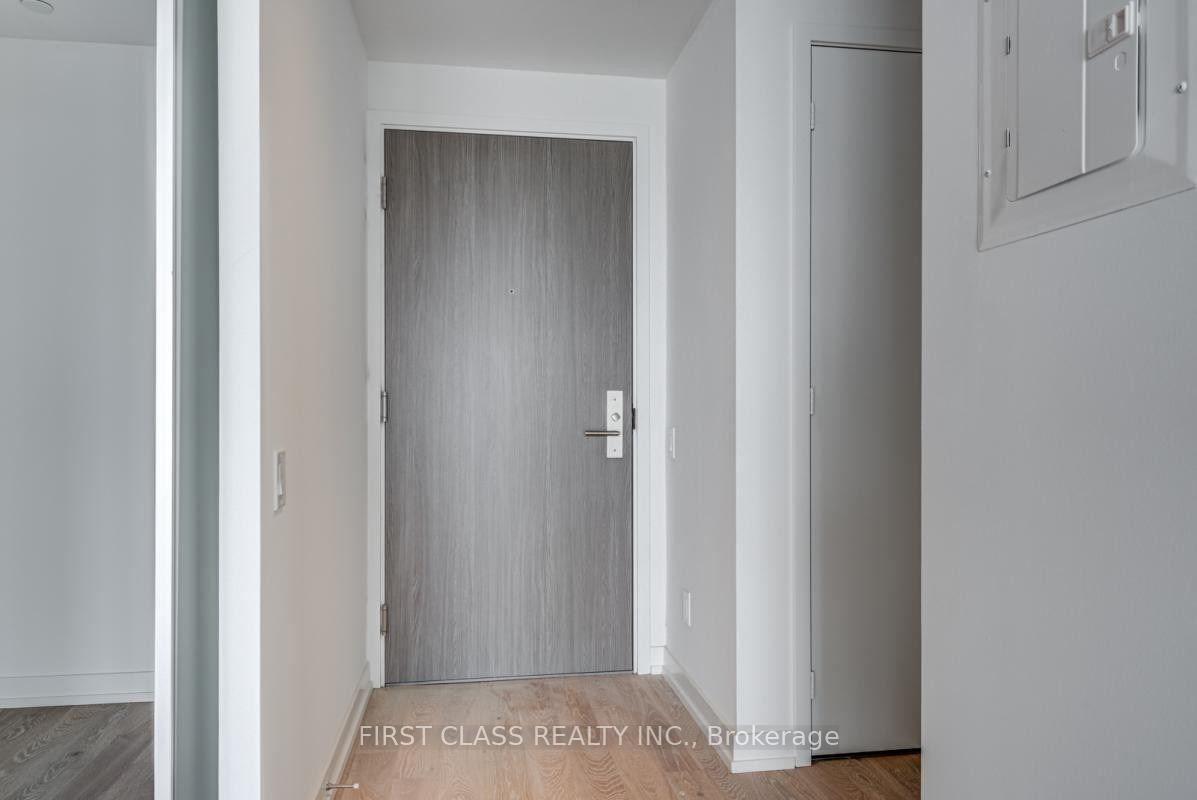 2 Bedrooms Condo at 161 Roehampton,  Toronto For sale