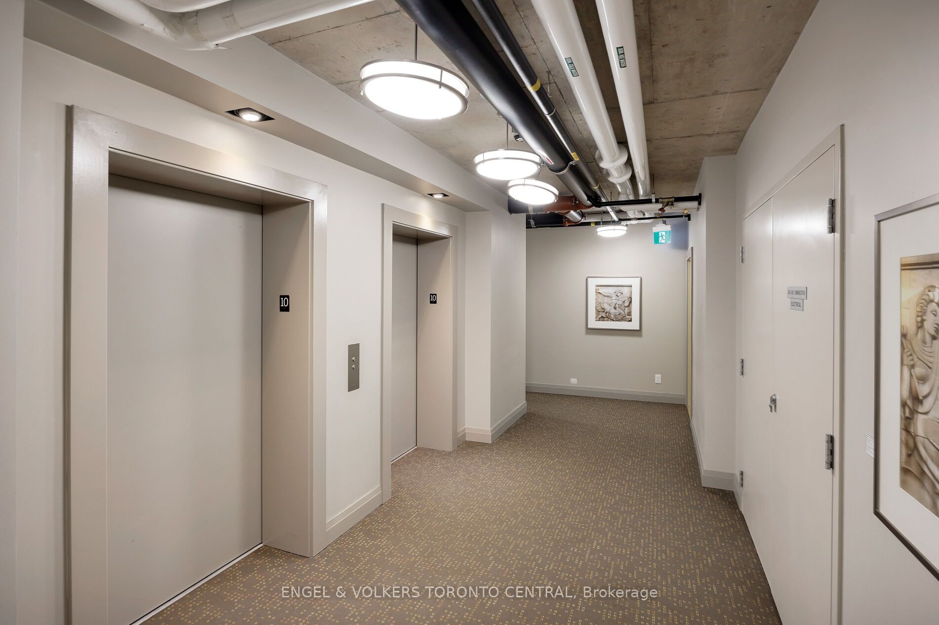 400 Wellington Street W, #1001