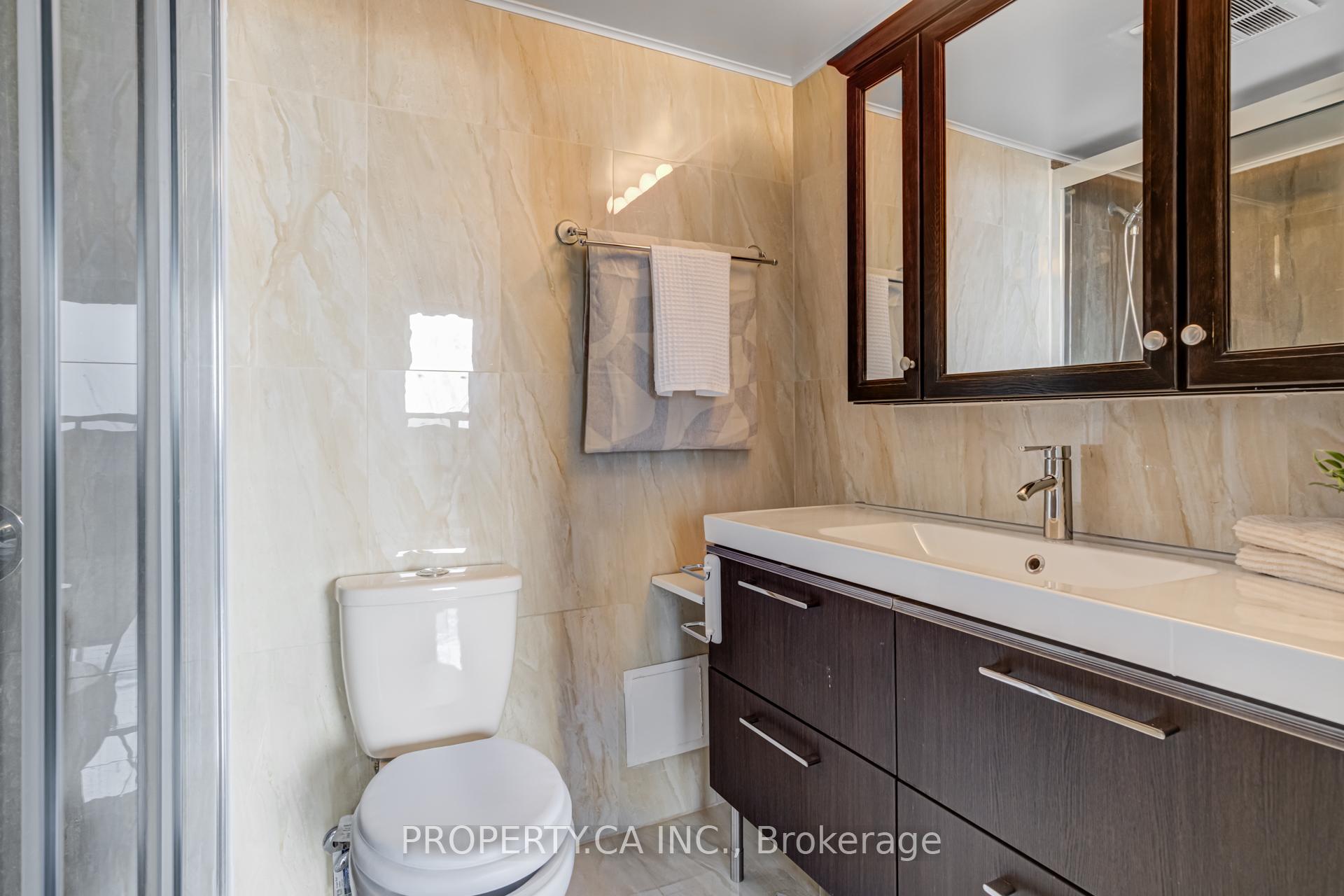 3 Bedrooms Condo at 1515 Lakeshore, Mississauga For sale