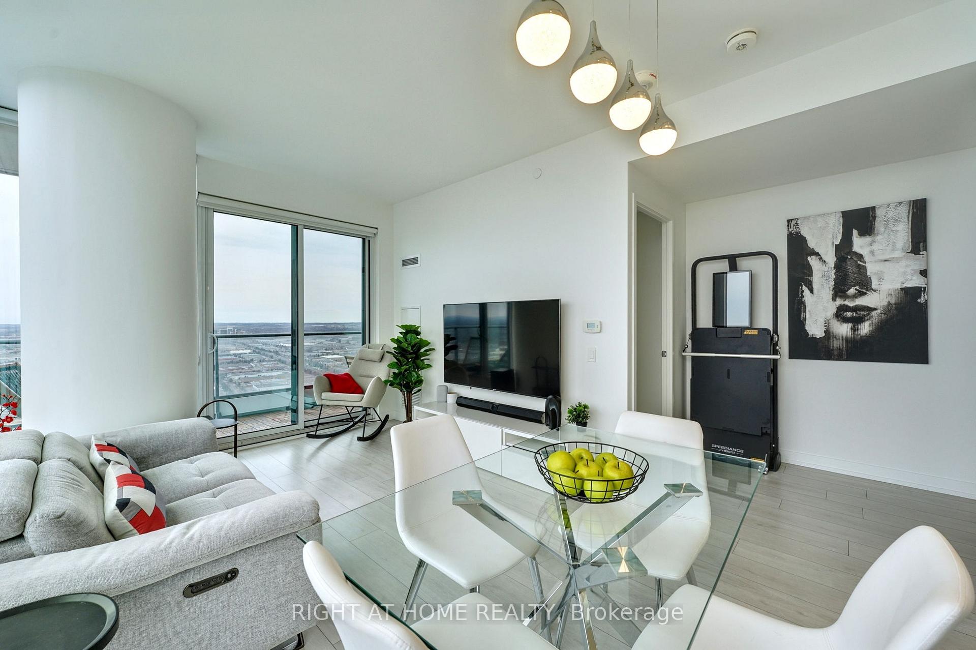 2 Bedrooms Condo at 898 Portage, Vaughan For sale