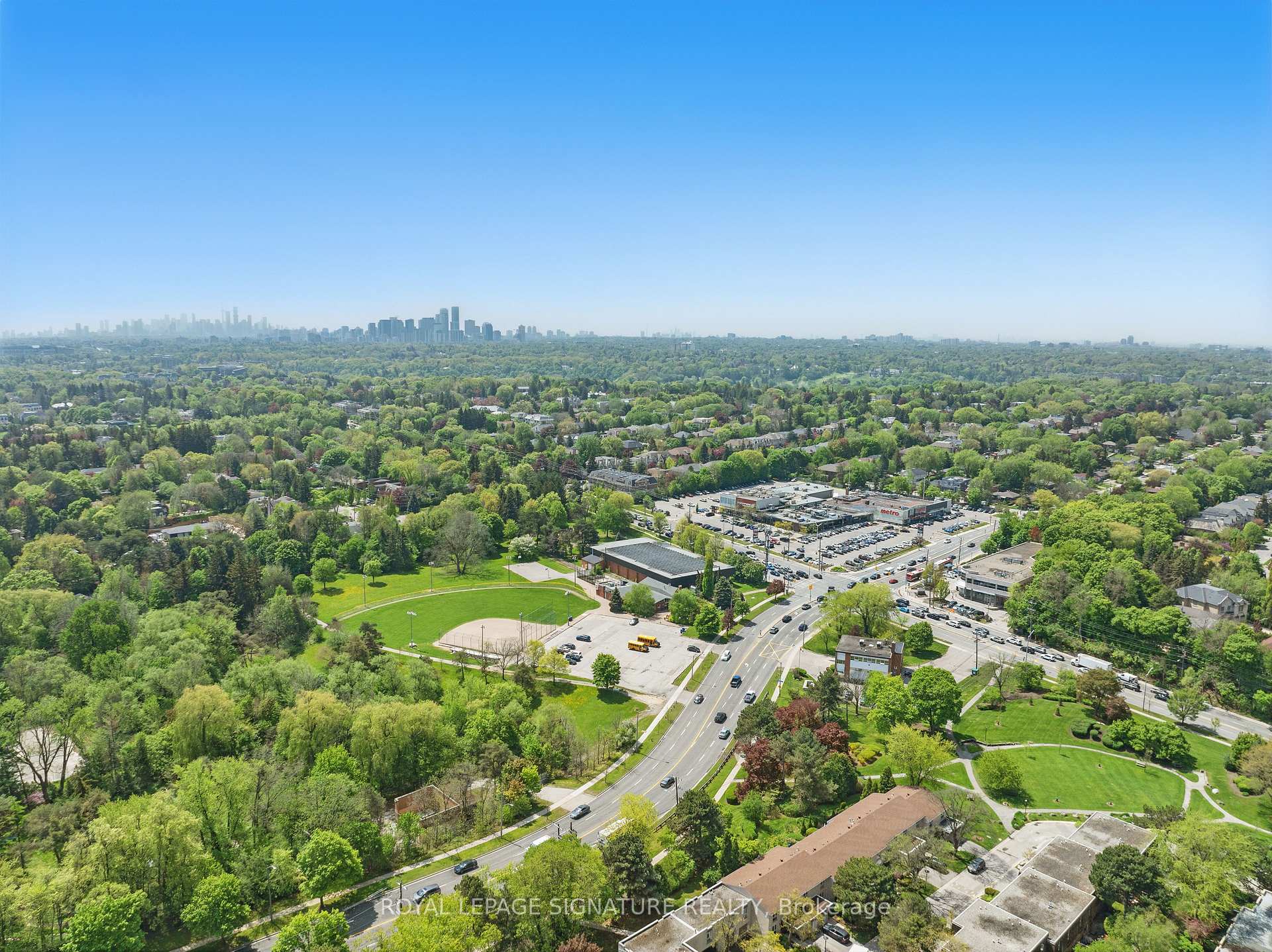 4 Bedrooms Condo at 96 Crimson Mill, Toronto For sale