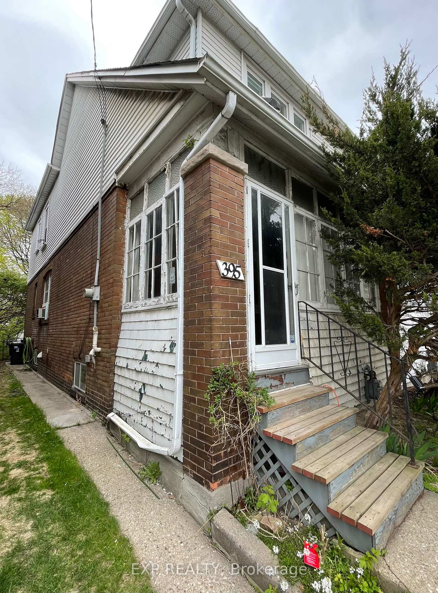 395 Woodbine Avenue, Toronto, ON M4L 3P7 ; MLS ID: E12147281